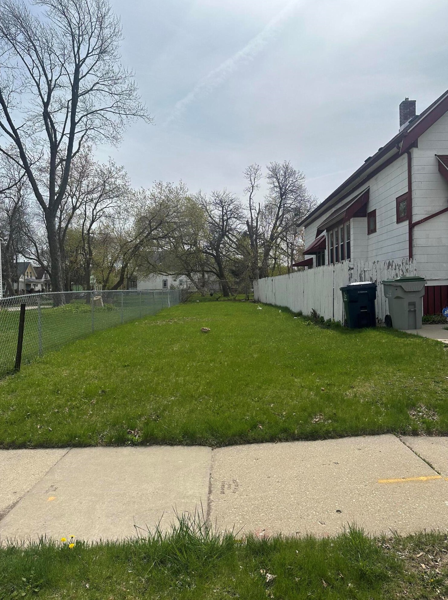 1613 W Wright St, Milwaukee, WI 53206