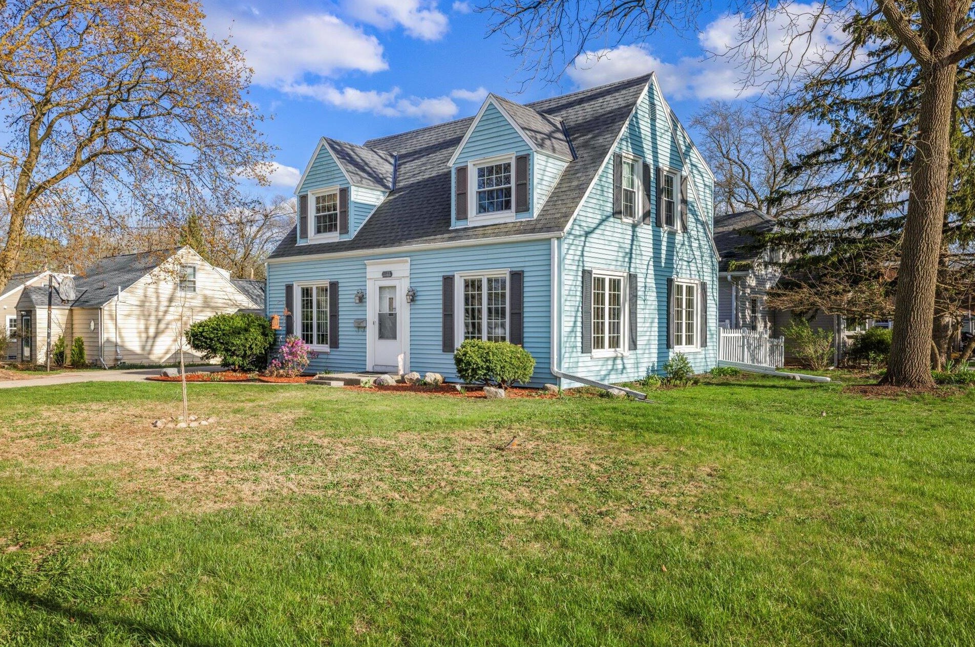 11133 Godsell Ave, Hales Corners, WI 53130-1858