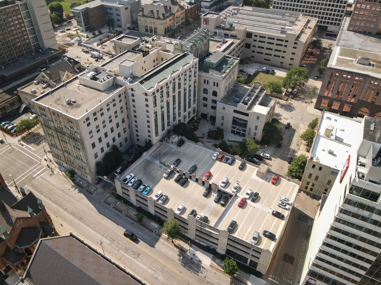 270 Highland Ave, Milwaukee WI  53202-6603 exterior