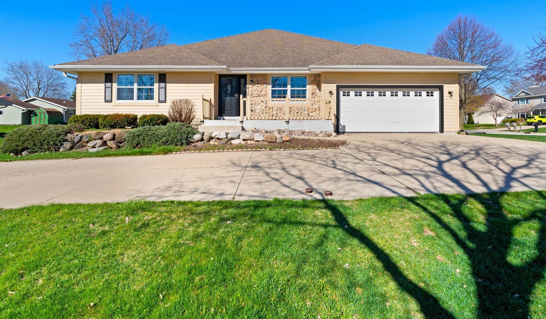 615 N Mill St, Saukville, WI 53080