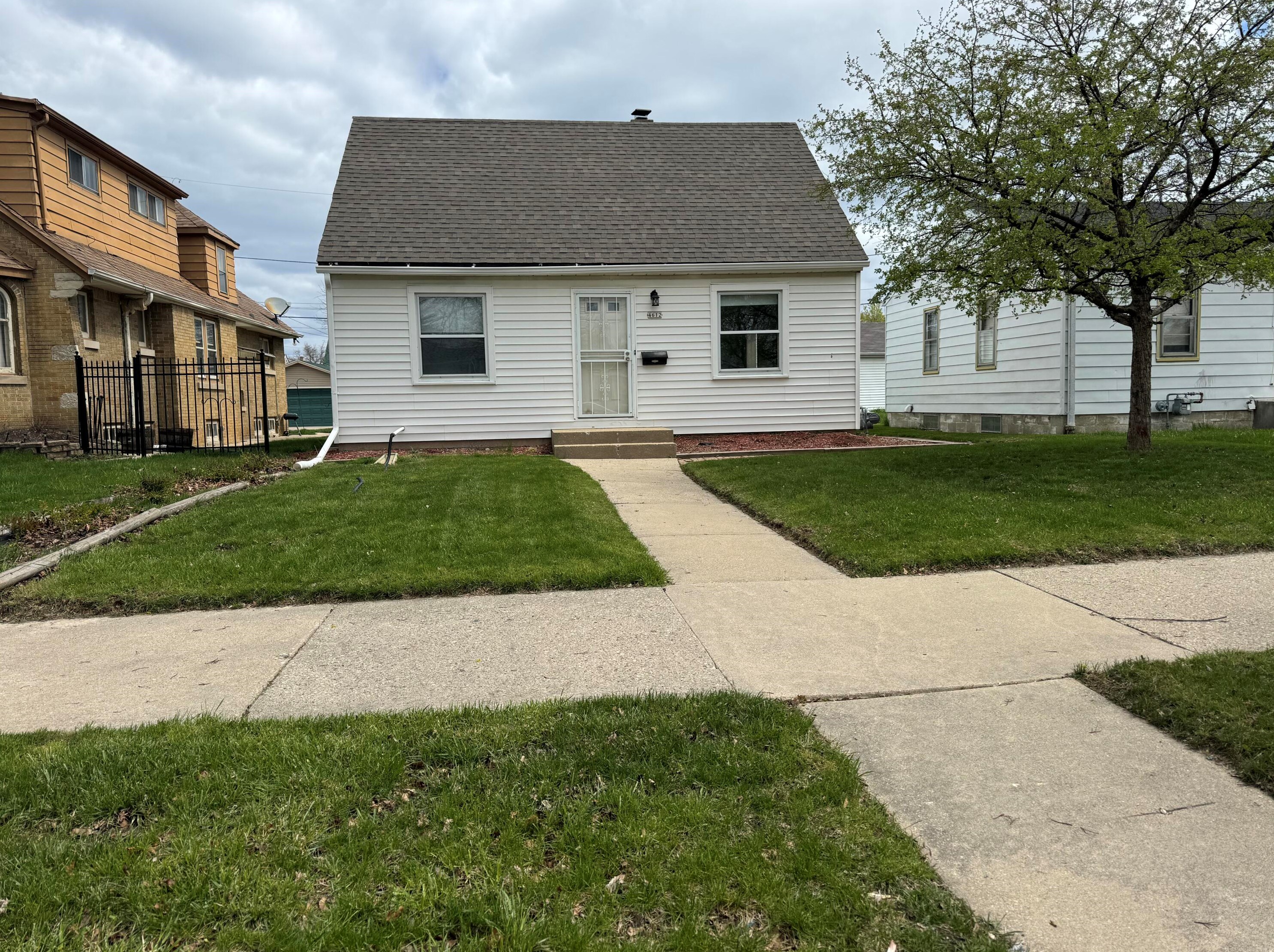 4612 18th St, Milwaukee, WI 53209-6429