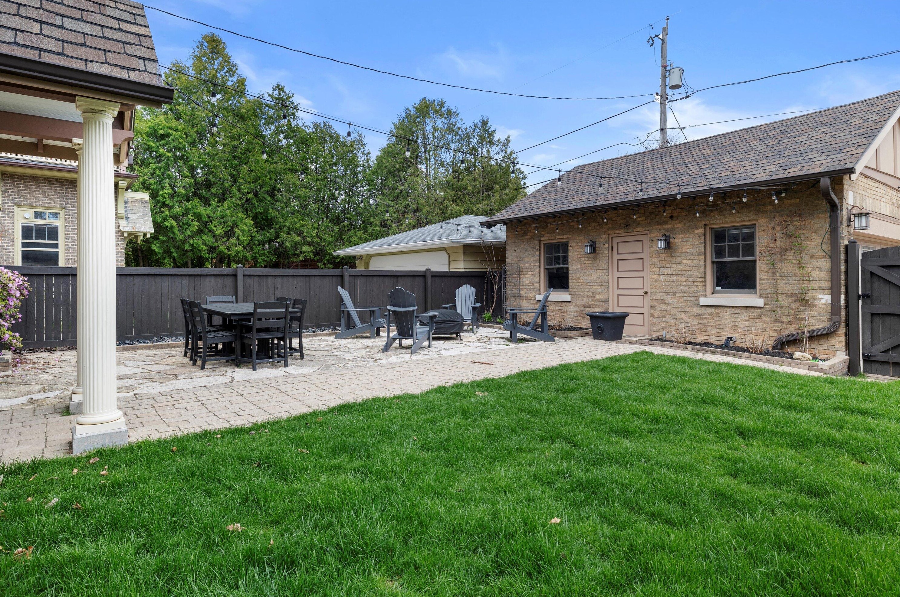 3004 Hackett Ave, Milwaukee WI 53211-3444 exterior