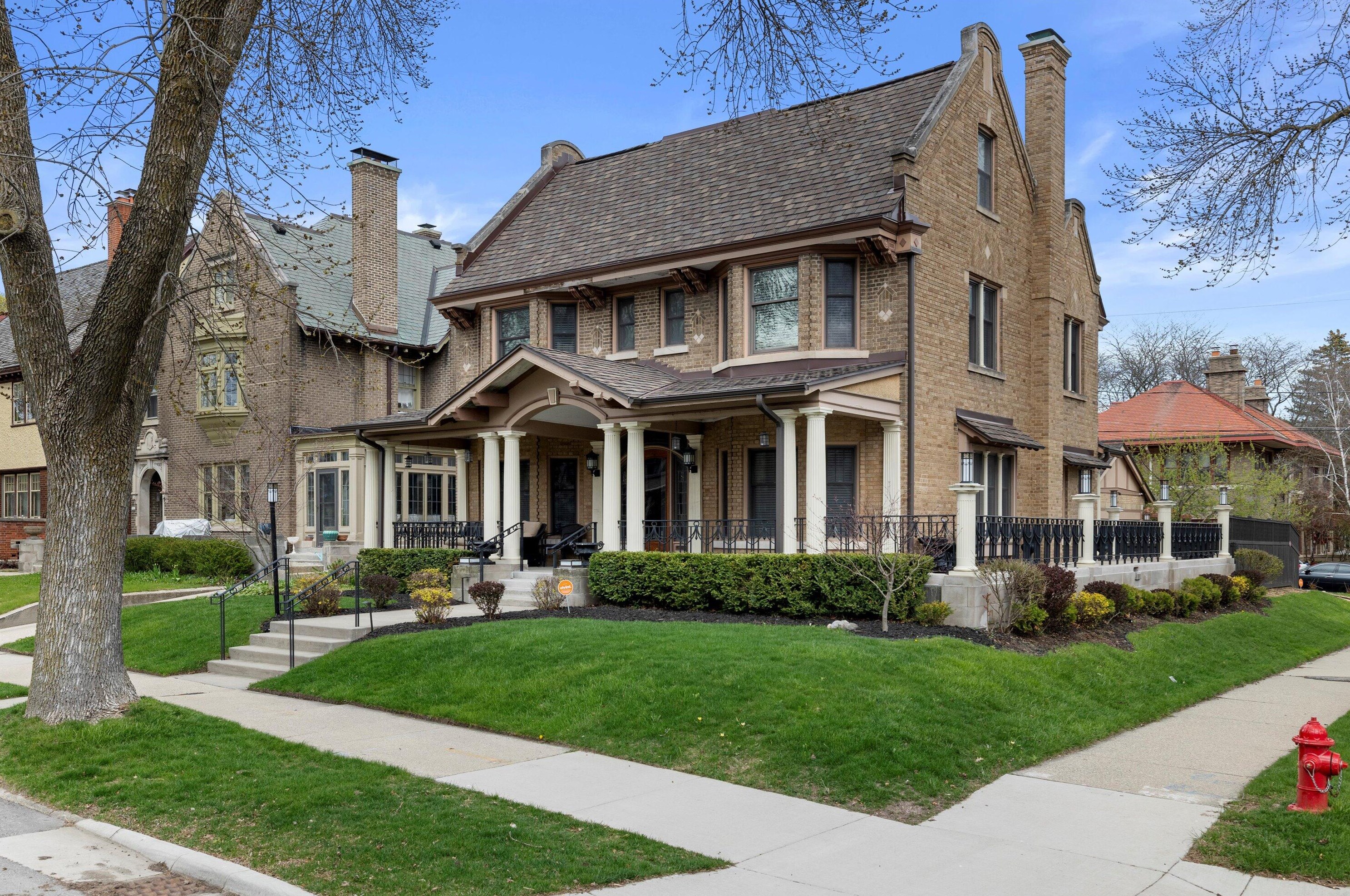 3004 Hackett Ave, Milwaukee WI 53211-3444 exterior