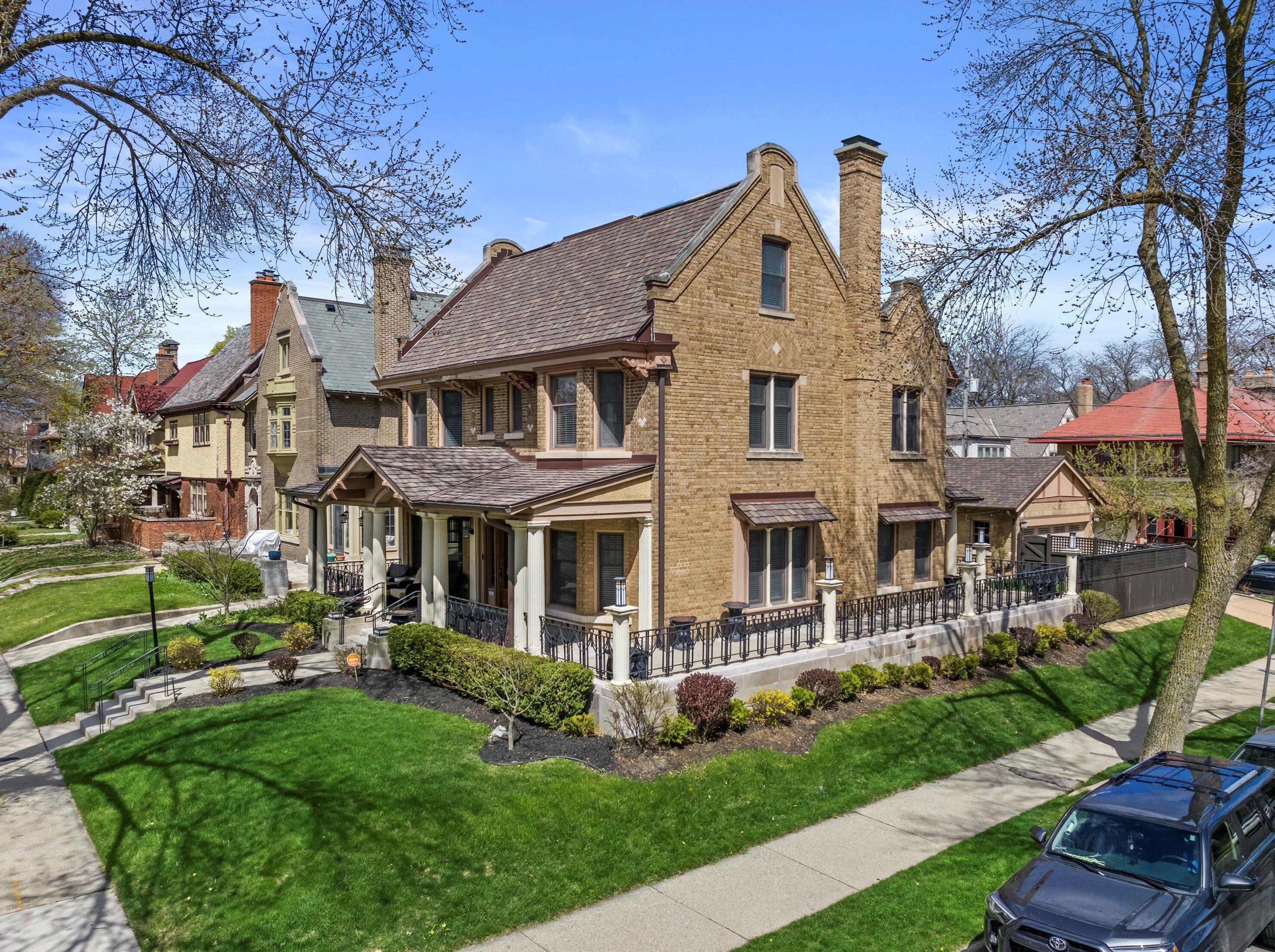 3004 Hackett Ave, Milwaukee WI 53211-3444 exterior