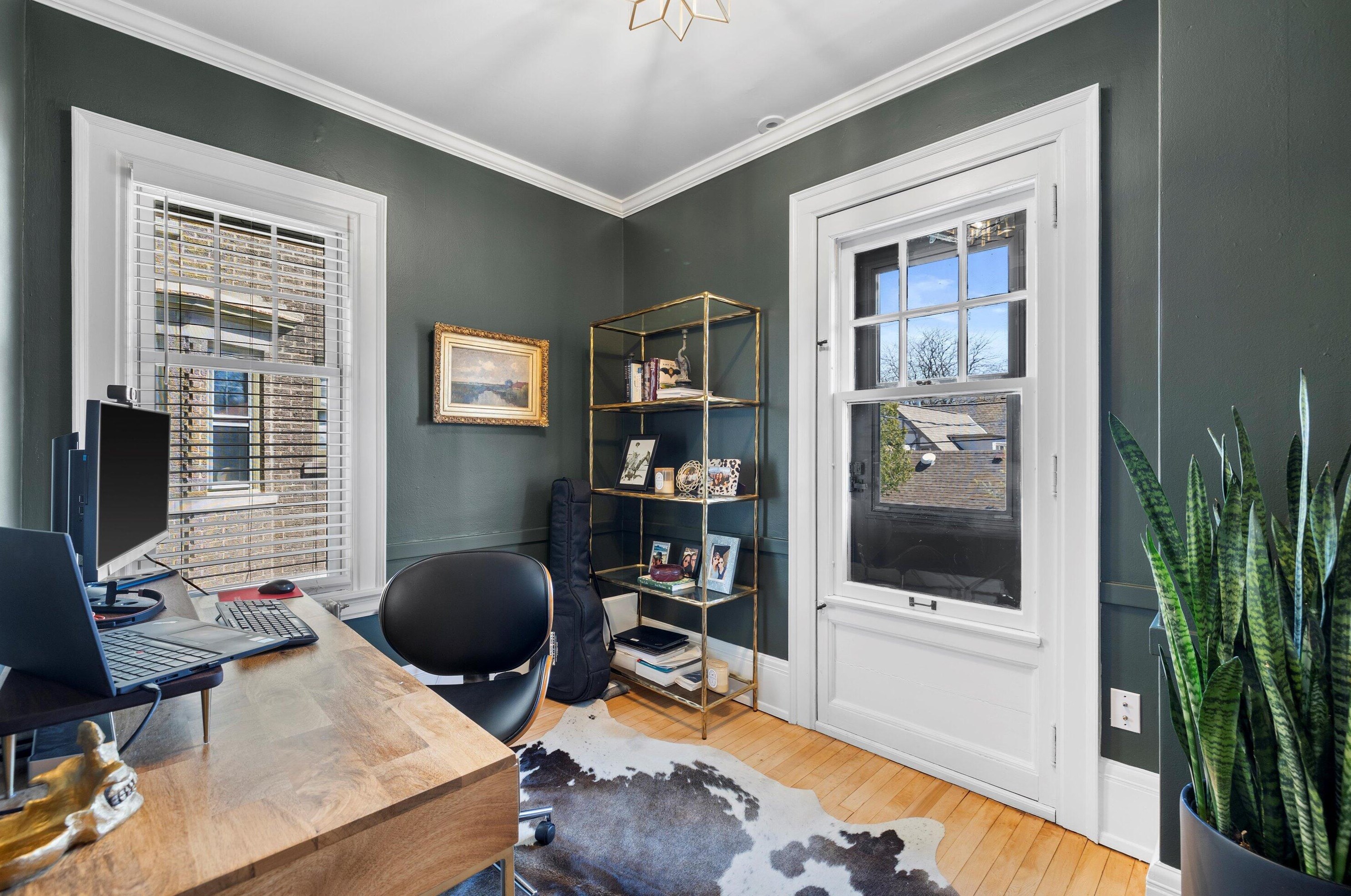 3004 Hackett Ave, Milwaukee WI 53211-3444 exterior