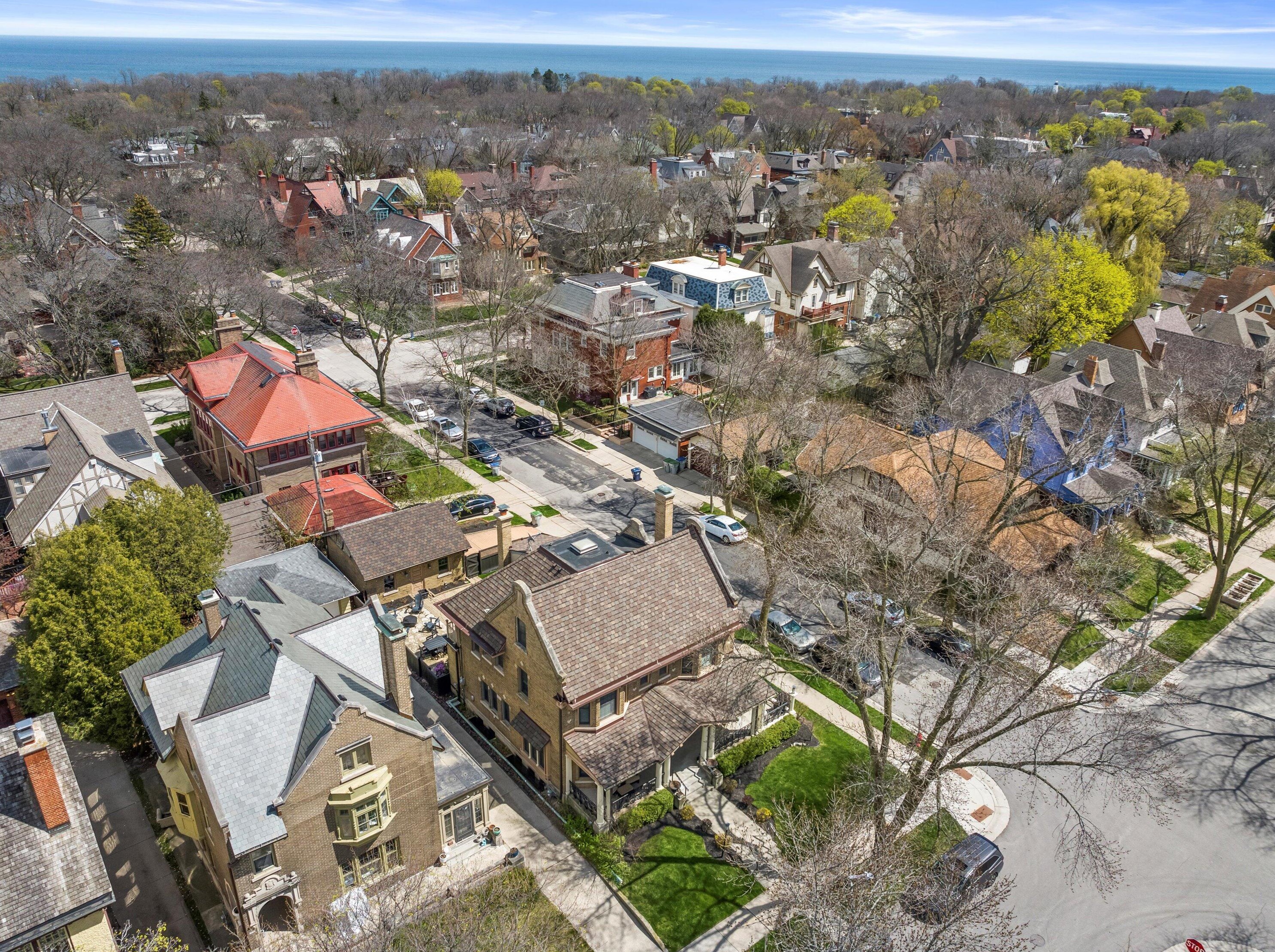 3004 Hackett Ave, Milwaukee WI 53211-3444 exterior