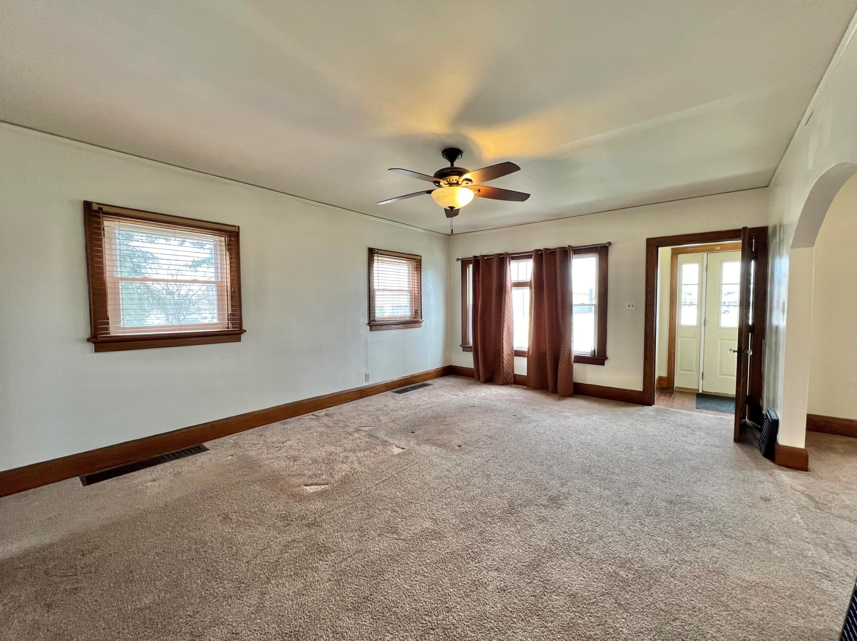 1317 Ohio St, Racine, WI 53405-2711