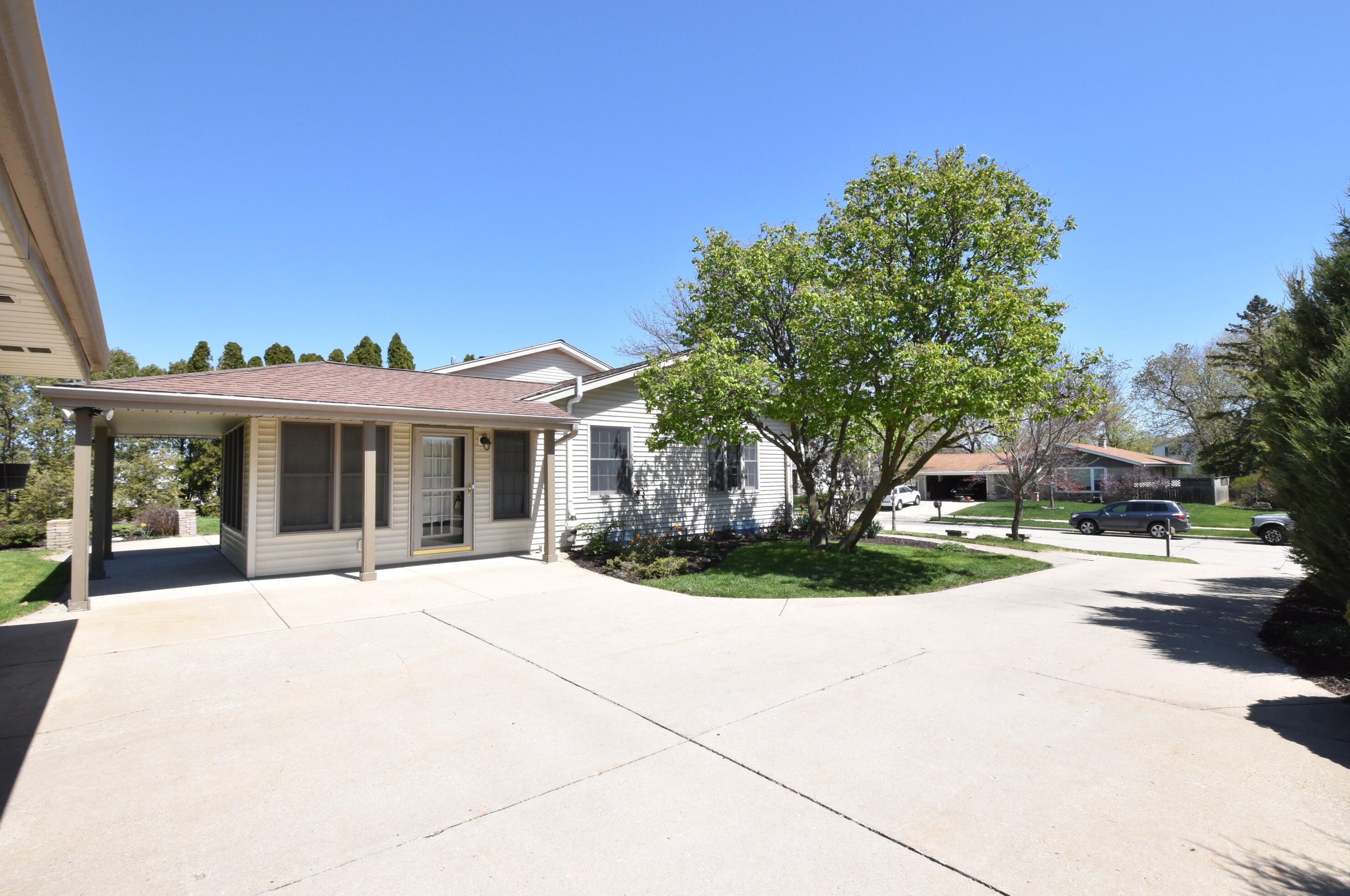 5449 25th St, Milwaukee WI  53221-3715 exterior