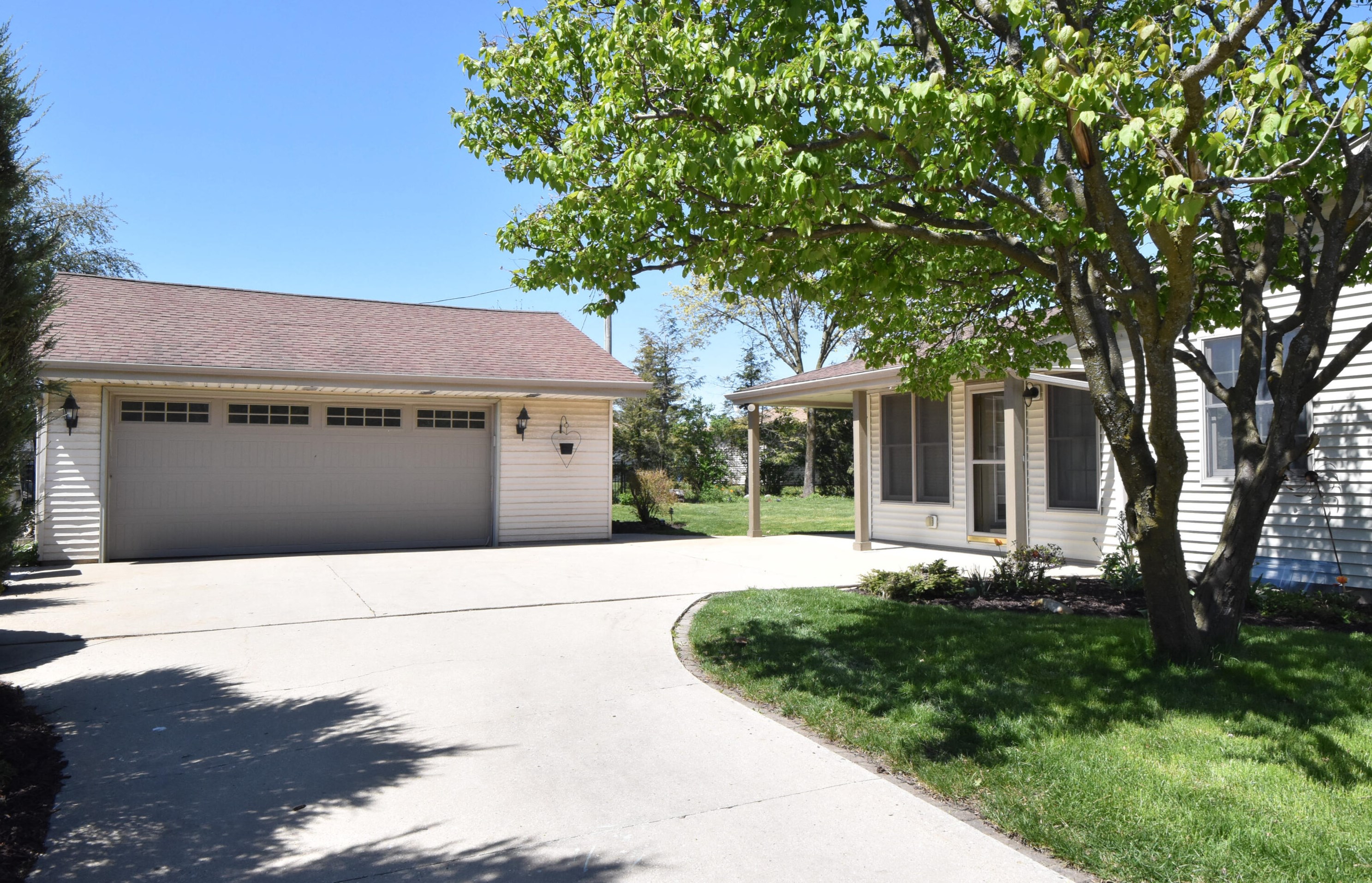 5449 25th St, Milwaukee WI  53221-3715 exterior