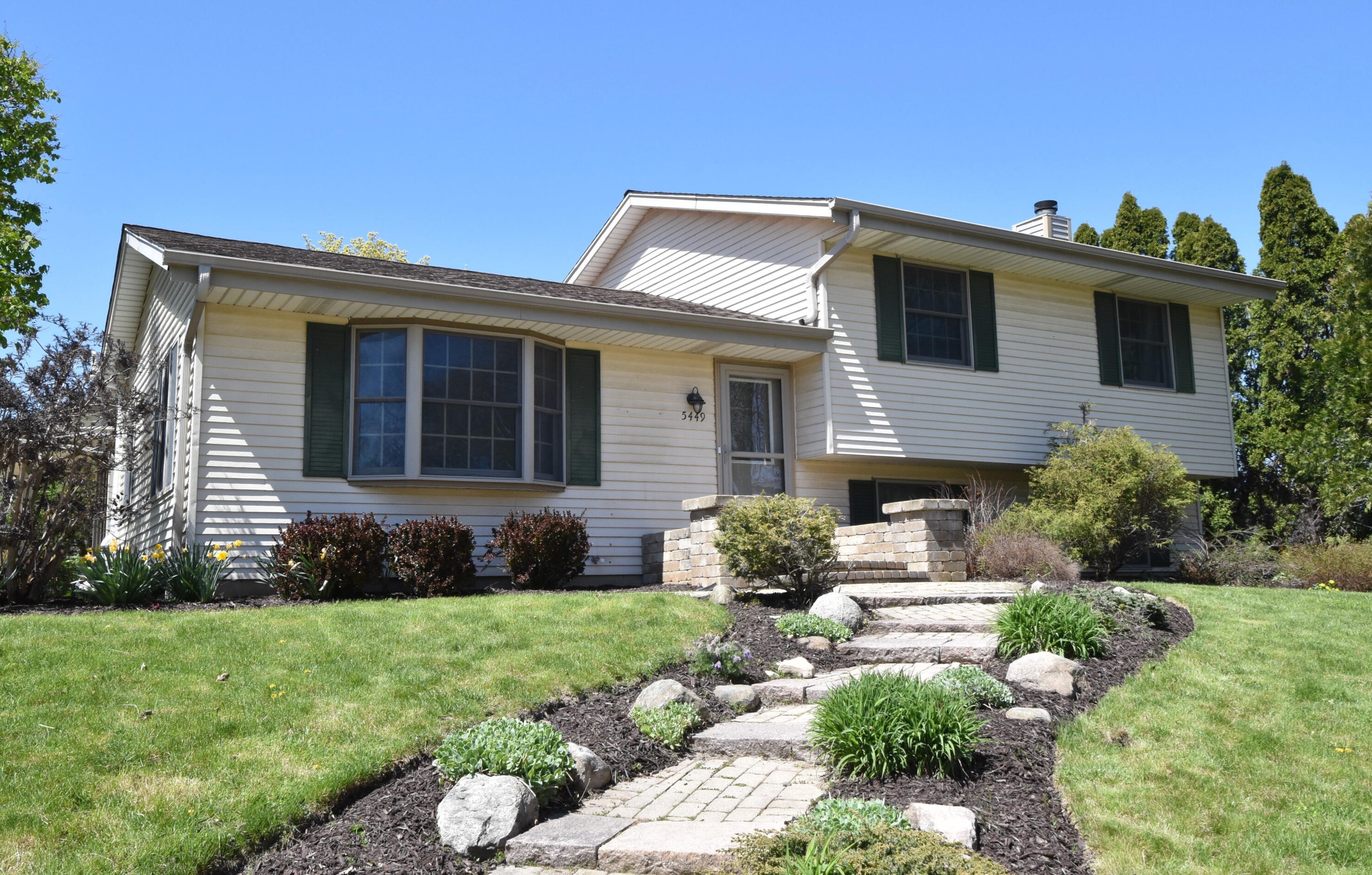 5449 25th St, Milwaukee WI  53221-3715 exterior