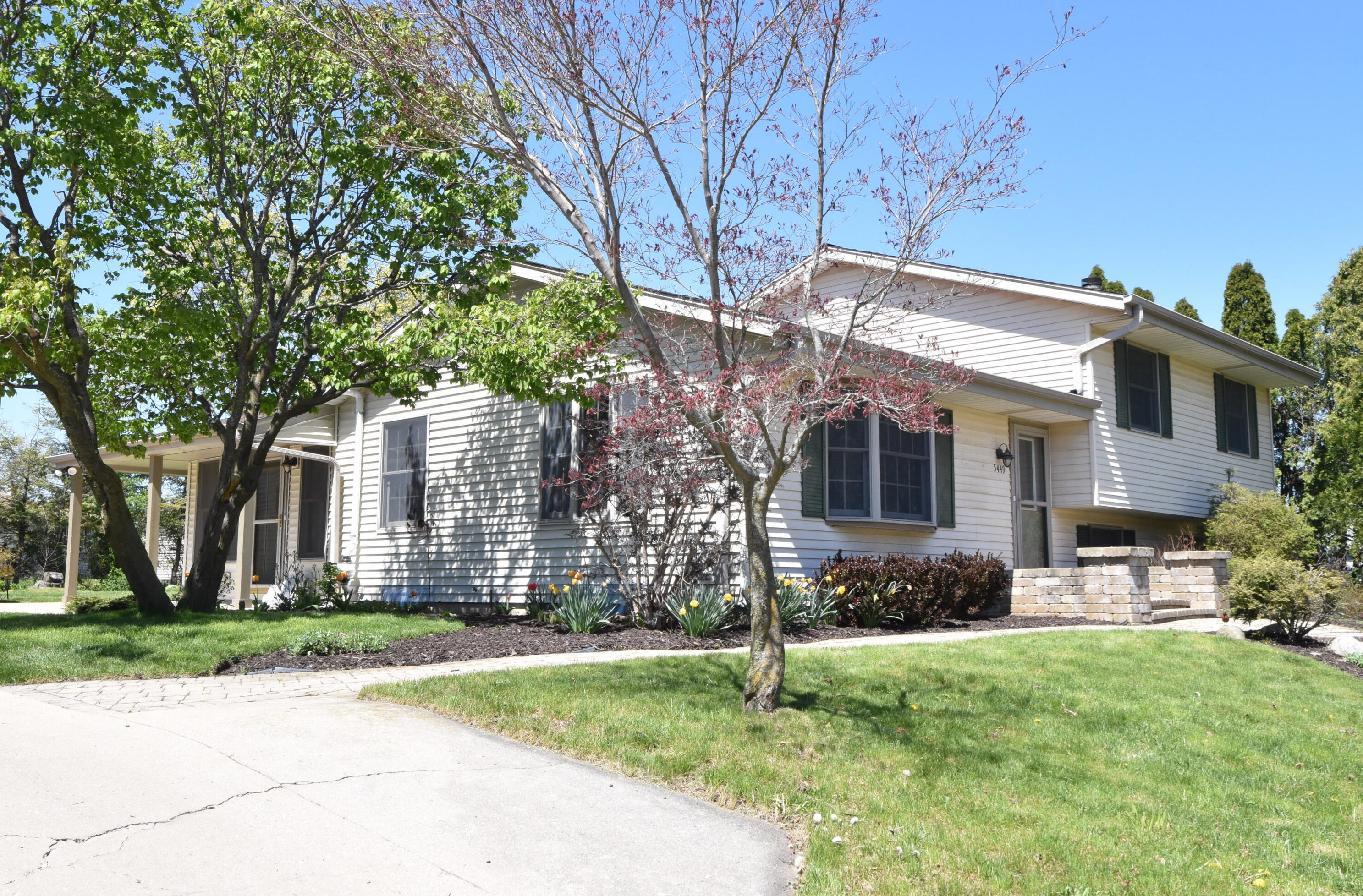 5449 25th St, Milwaukee WI  53221-3715 exterior