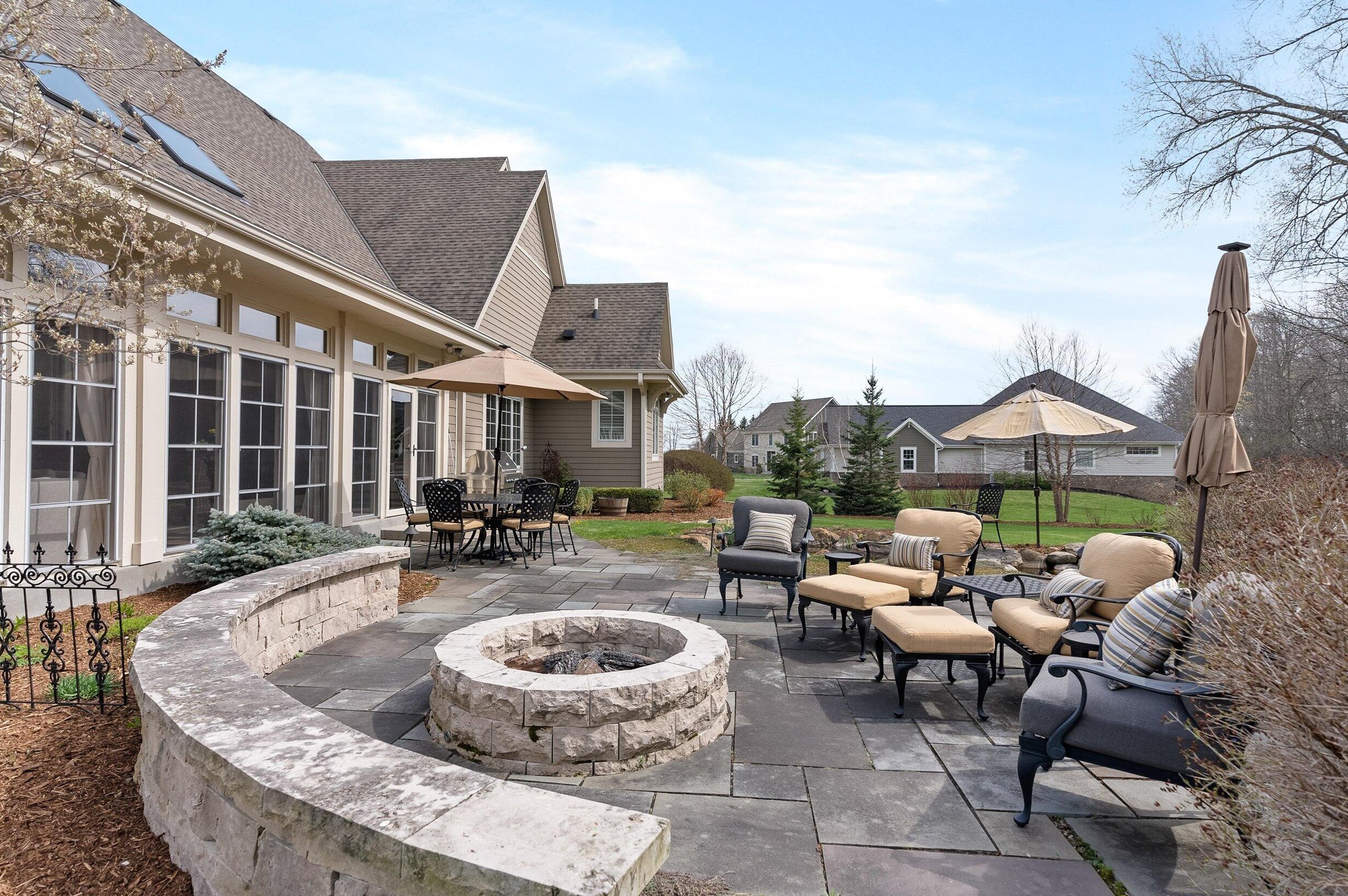 353 Ironstone Ct, Cedarburg, WI 53012