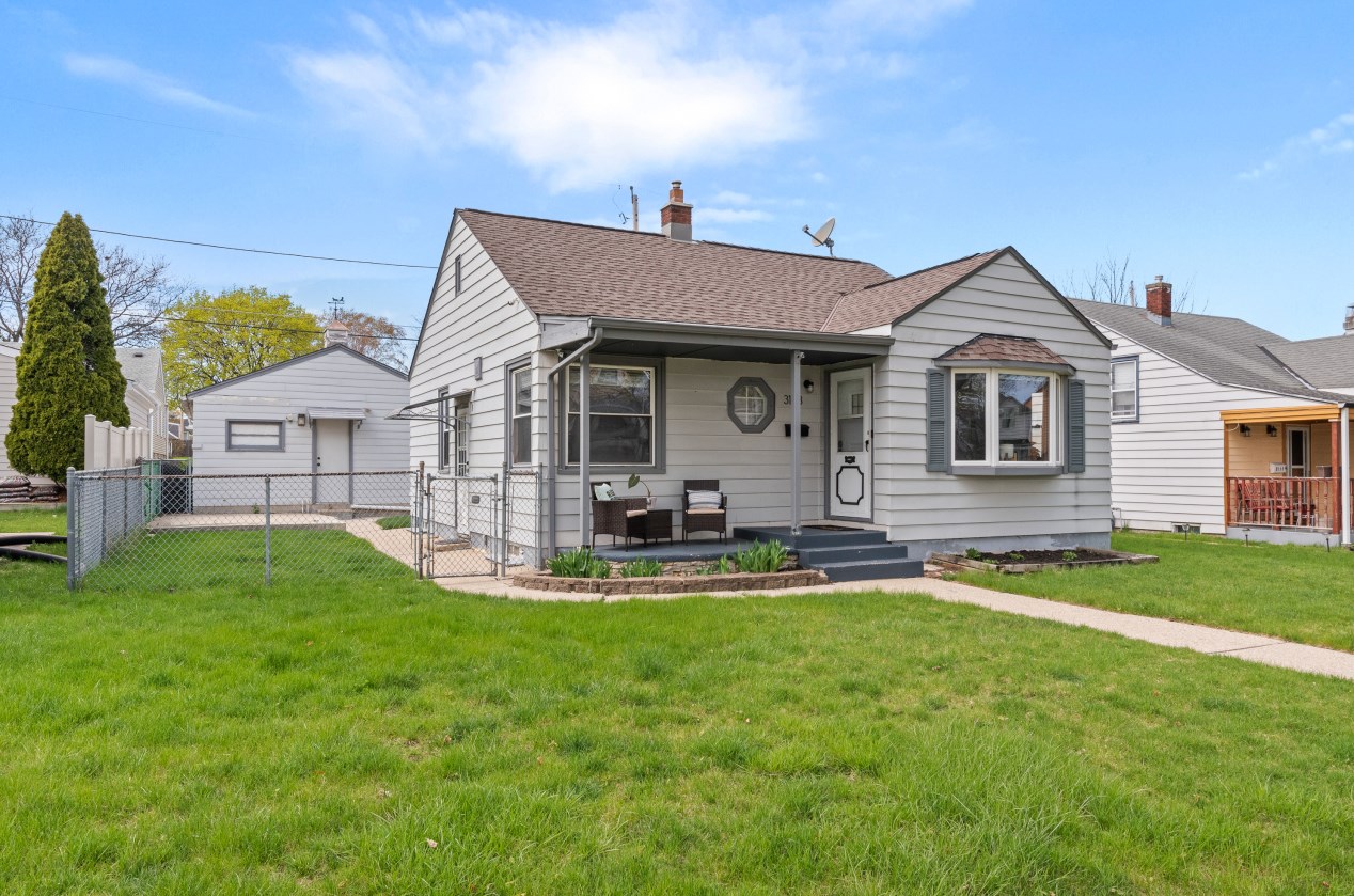 3163 22nd St, Milwaukee WI  53215-4404 exterior