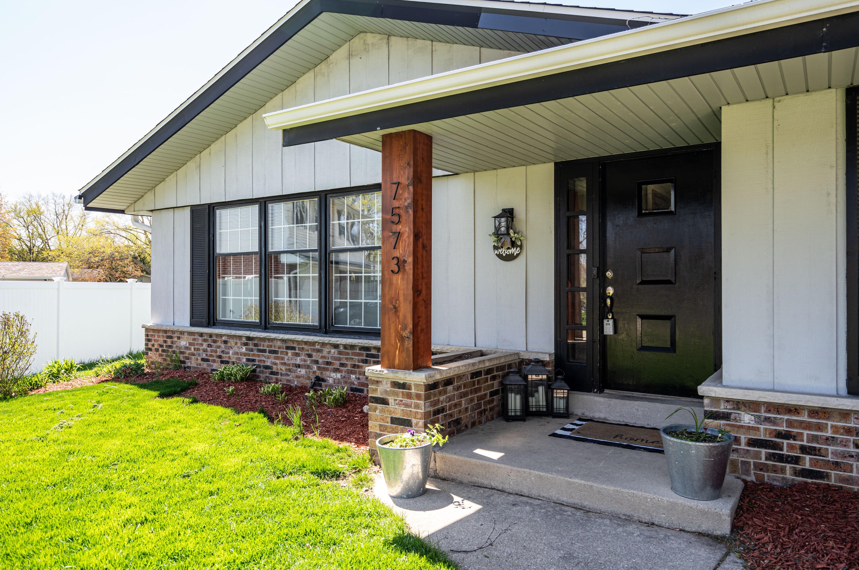 7573 Chapel Hill Ct, Hales Corners, WI 53132-1810