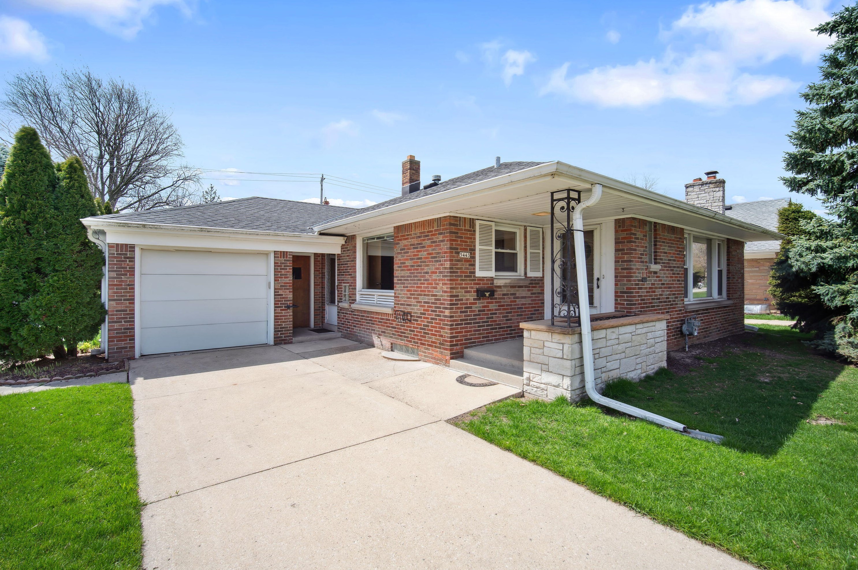 5443 Hayes Ave, Milwaukee, WI 53219-2227