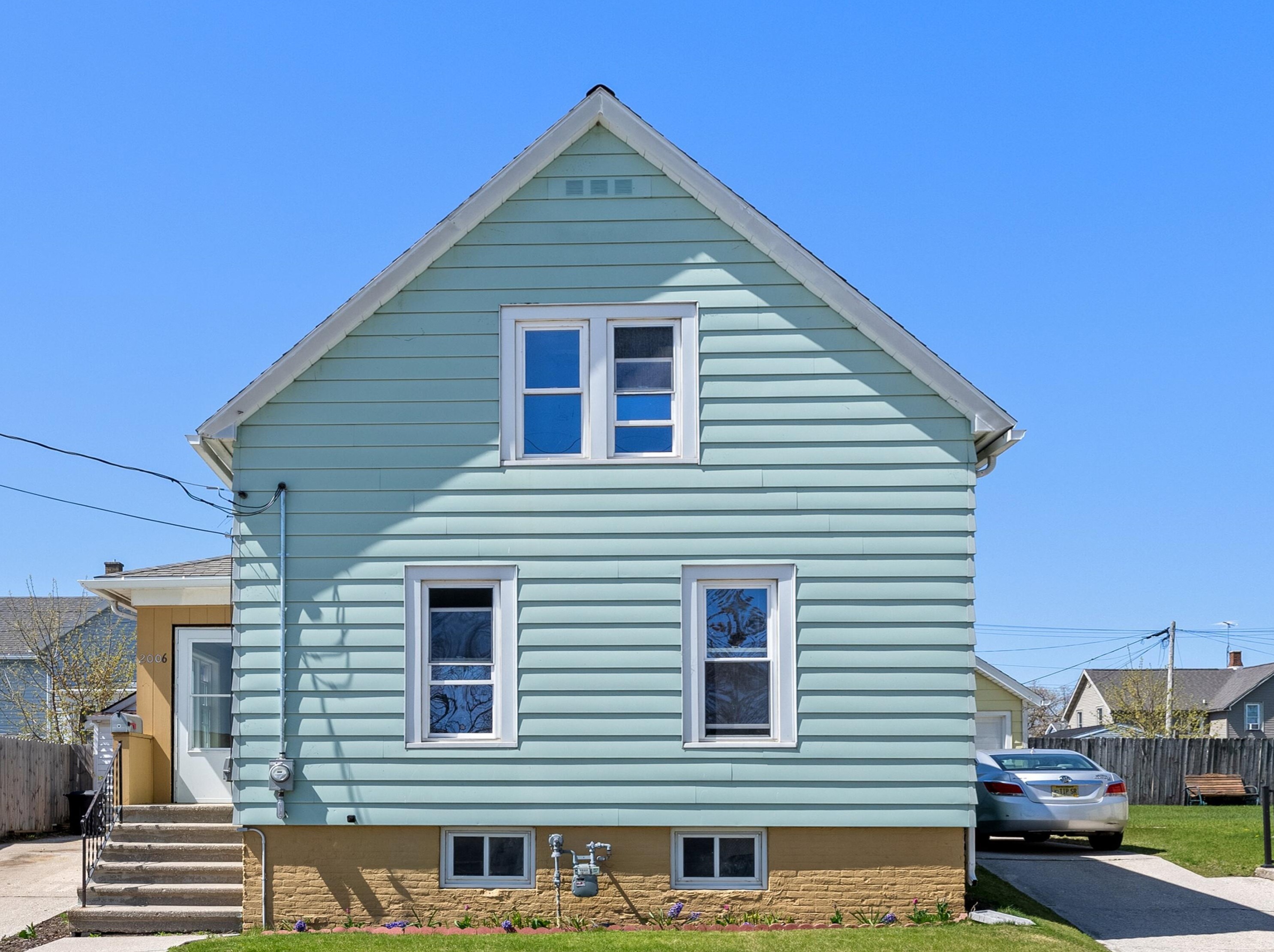 2006 E River St, Two Rivers, WI 54241