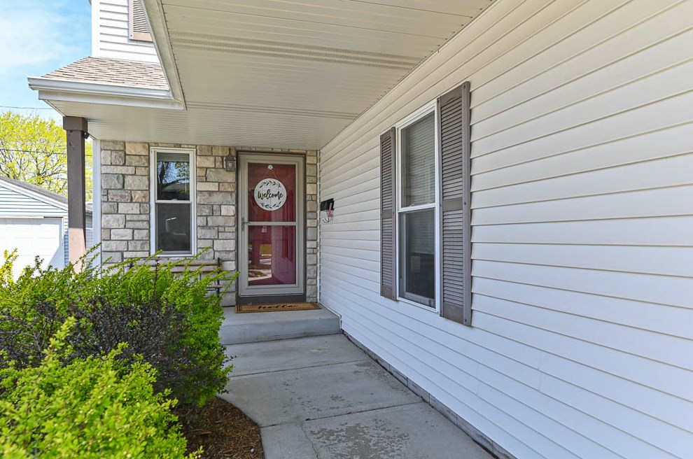 328 Coolidge Ave, Waukesha, WI 53186-6147