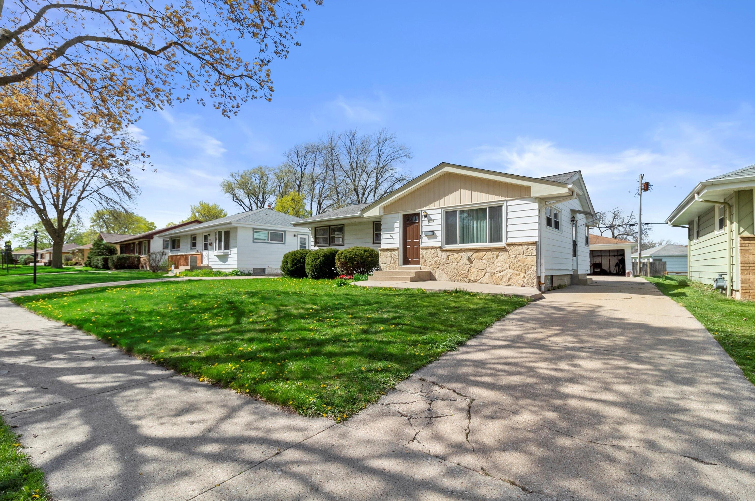 7836 Hope Ave, Milwaukee, WI 53222-2037