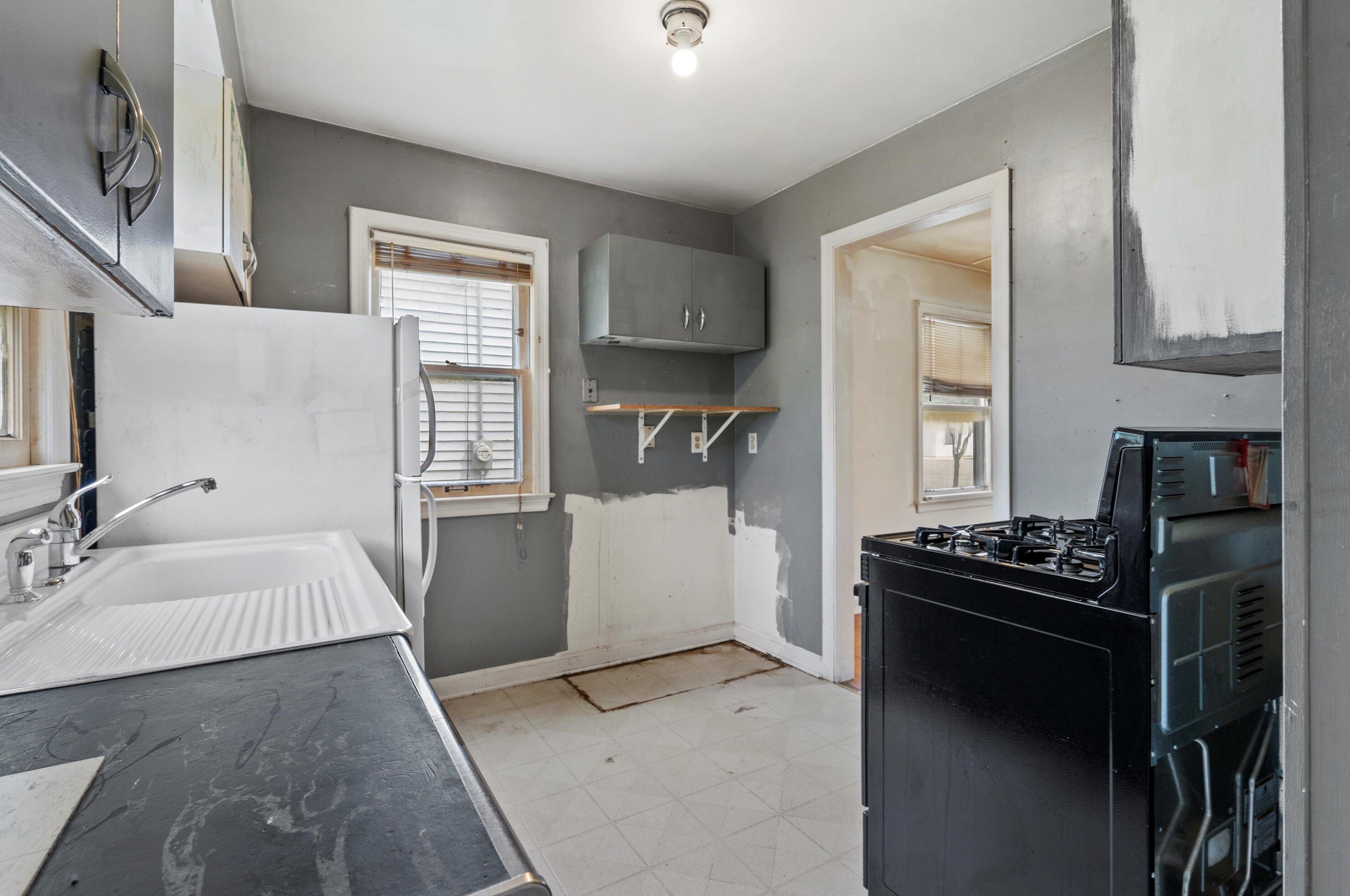 8006 Burleigh St, Milwaukee WI 53222-4919 exterior