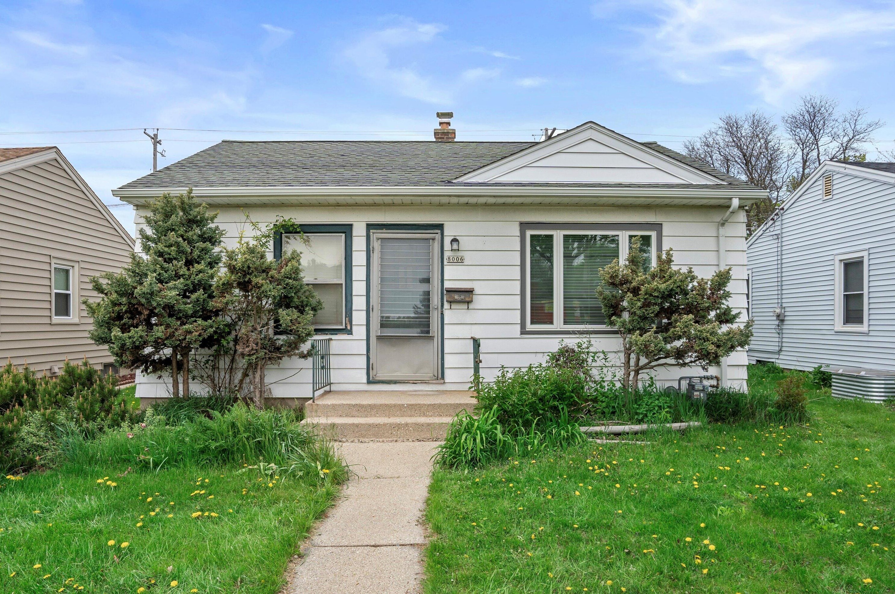 8006 Burleigh St, Milwaukee WI 53222-4919 exterior