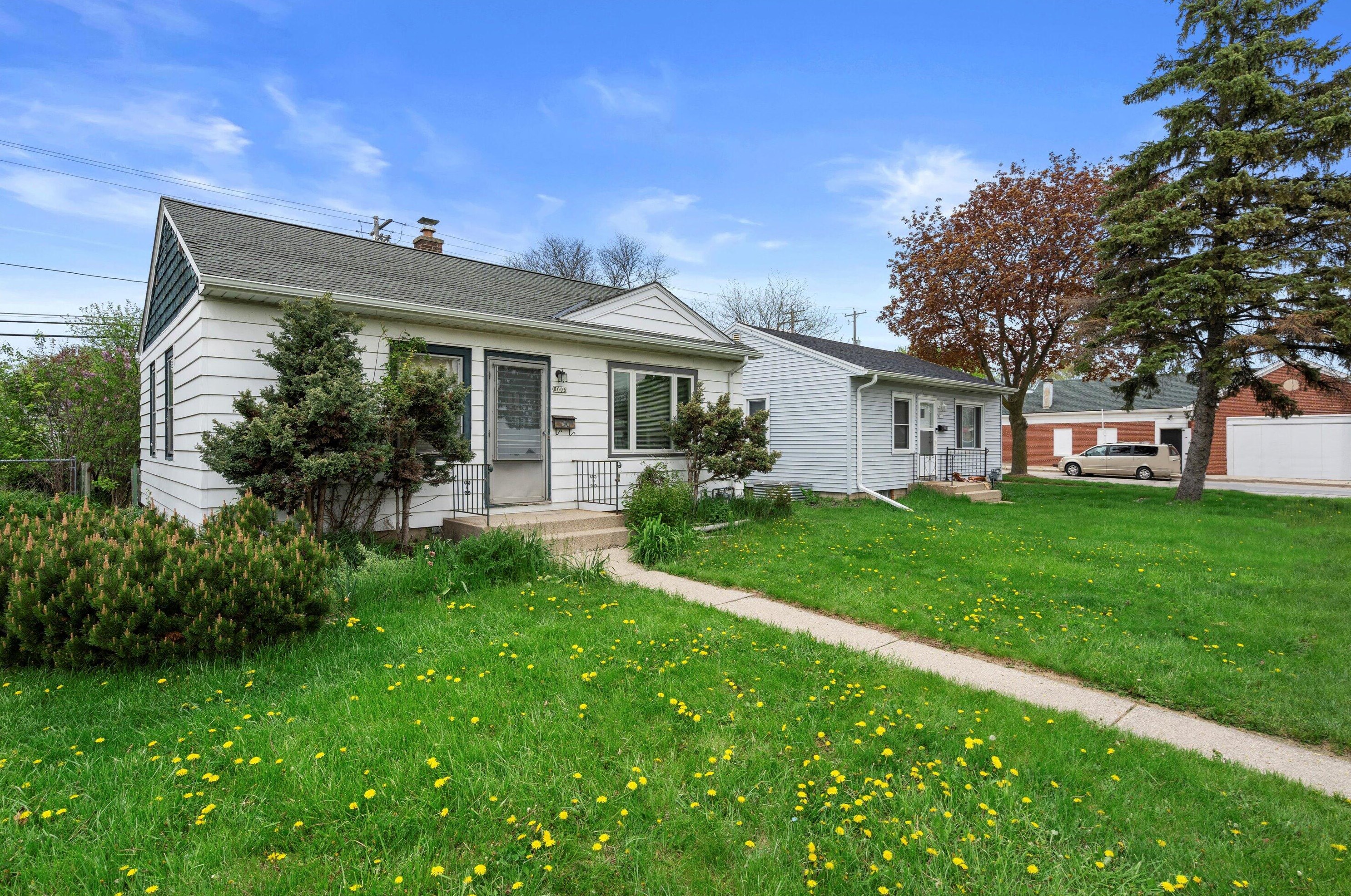 8006 Burleigh St, Milwaukee WI 53222-4919 exterior