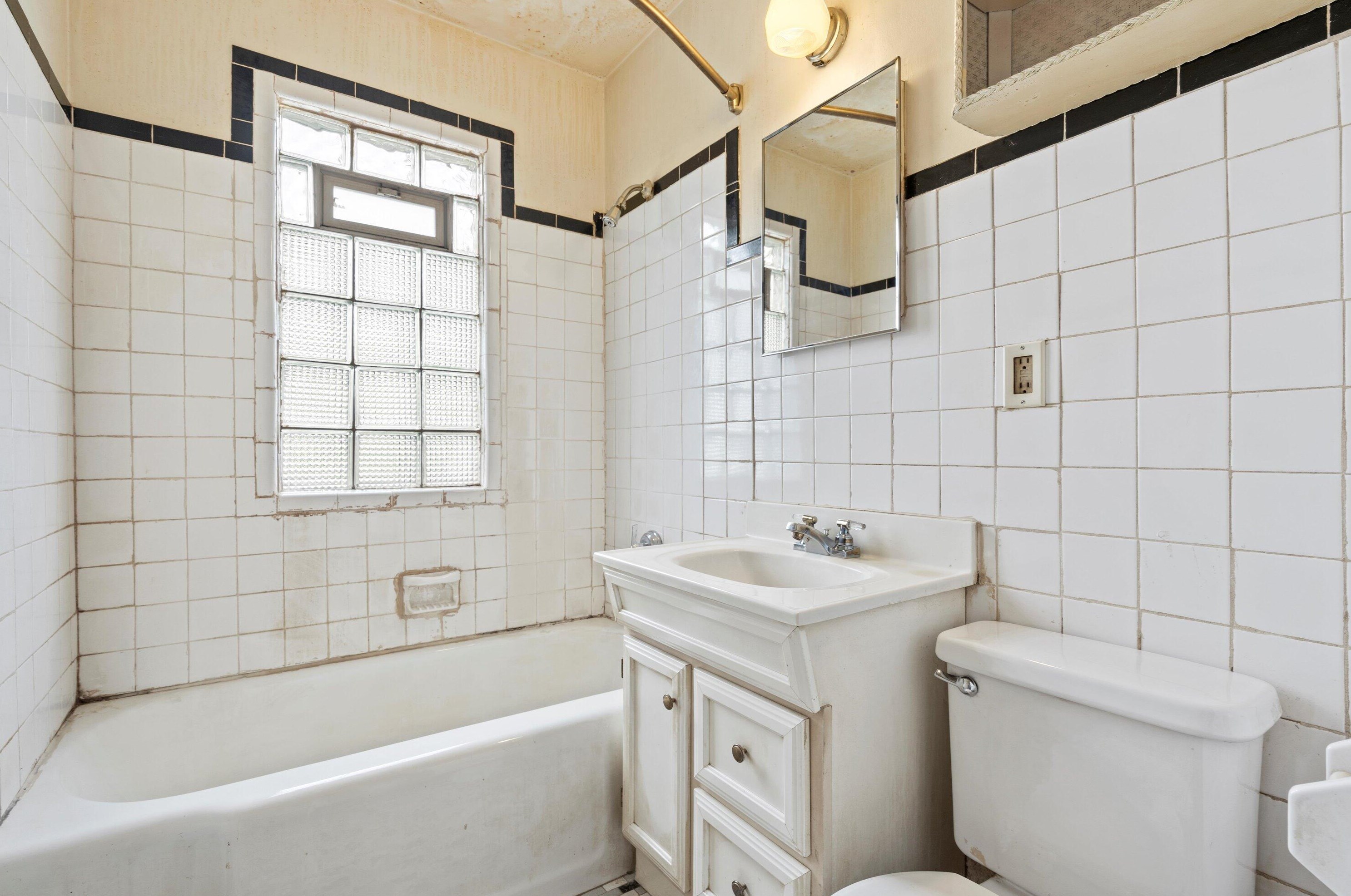 8006 Burleigh St, Milwaukee WI 53222-4919 exterior