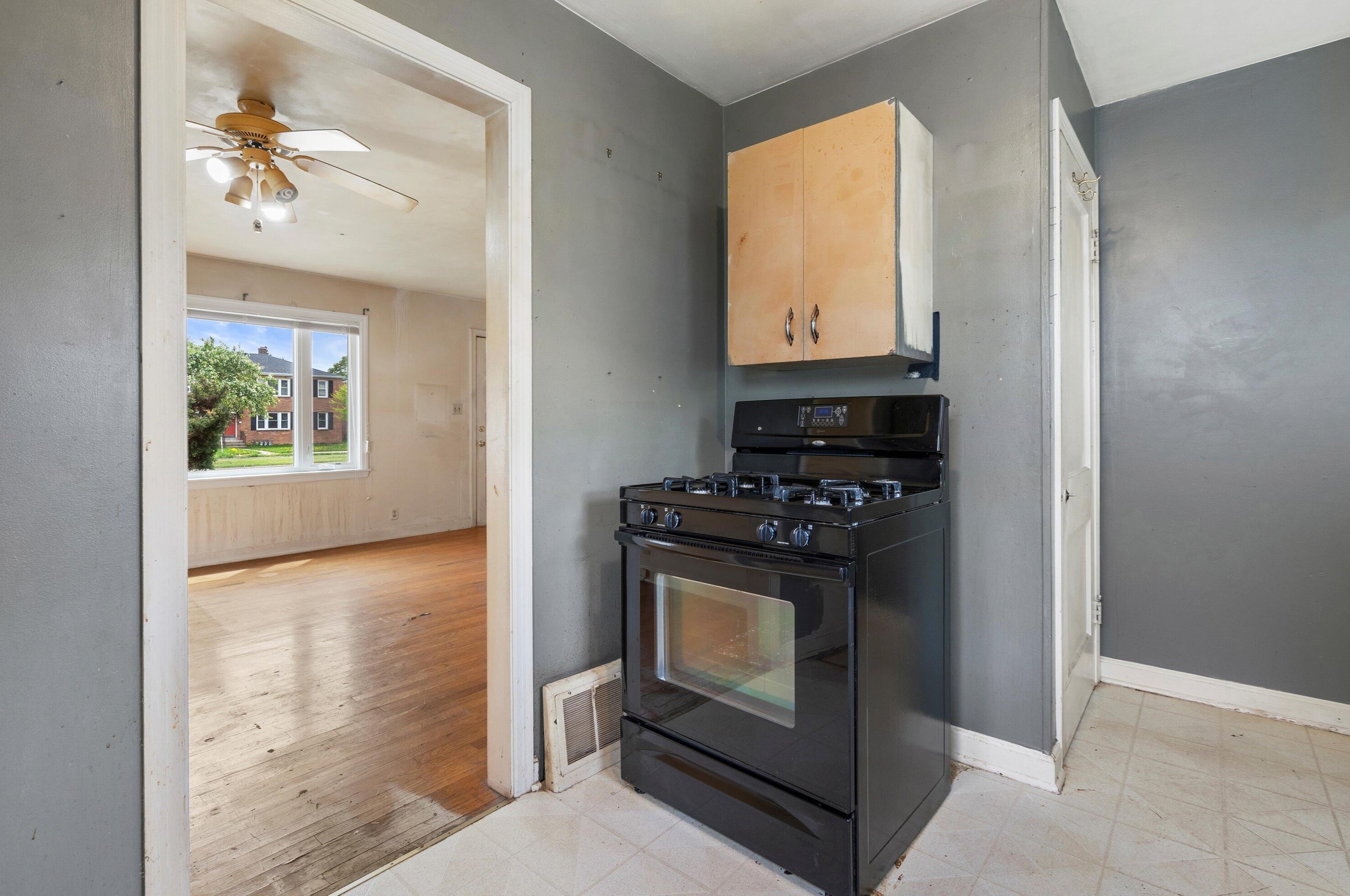 8006 Burleigh St, Milwaukee WI 53222-4919 exterior