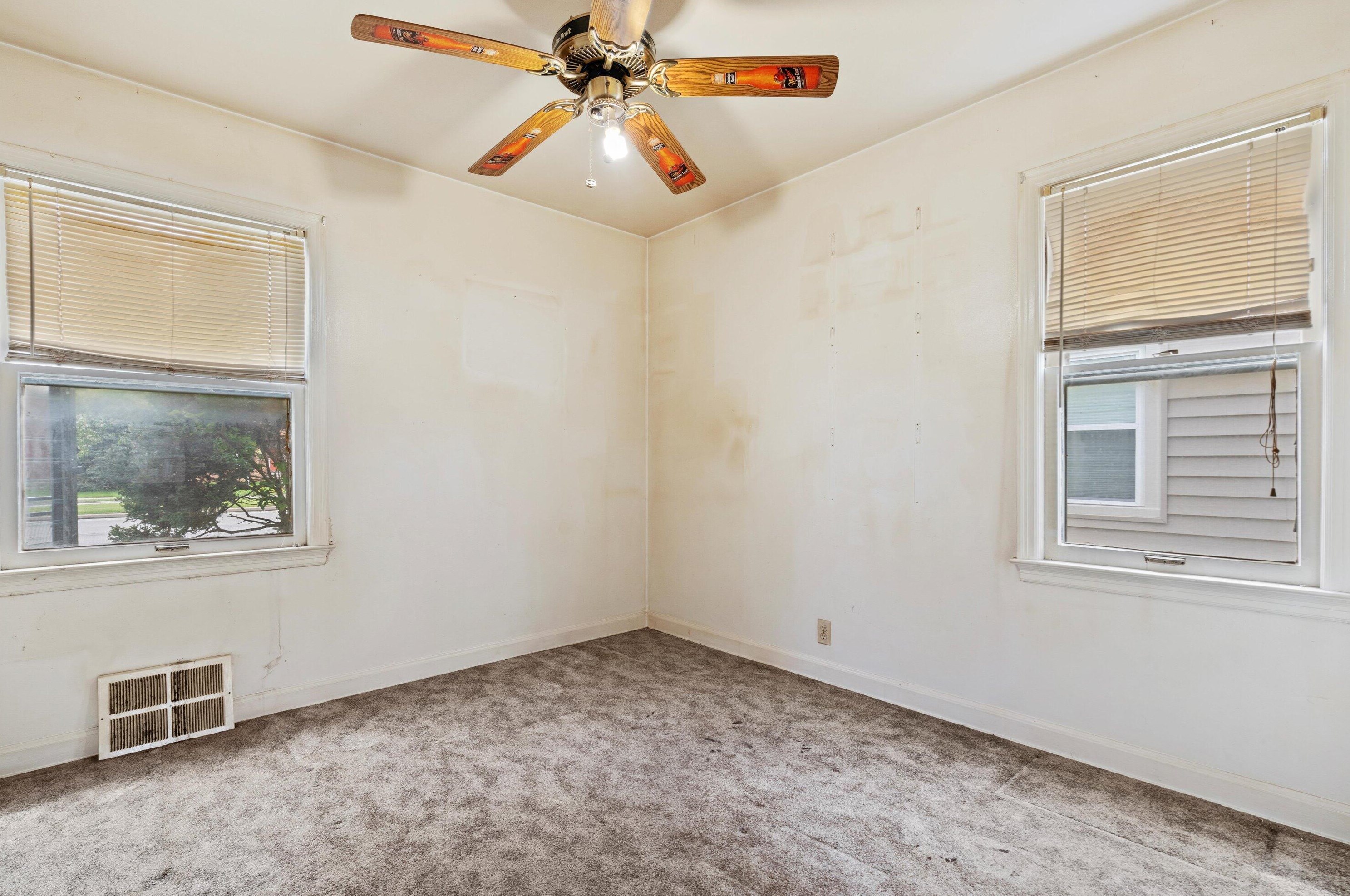 8006 Burleigh St, Milwaukee WI 53222-4919 exterior