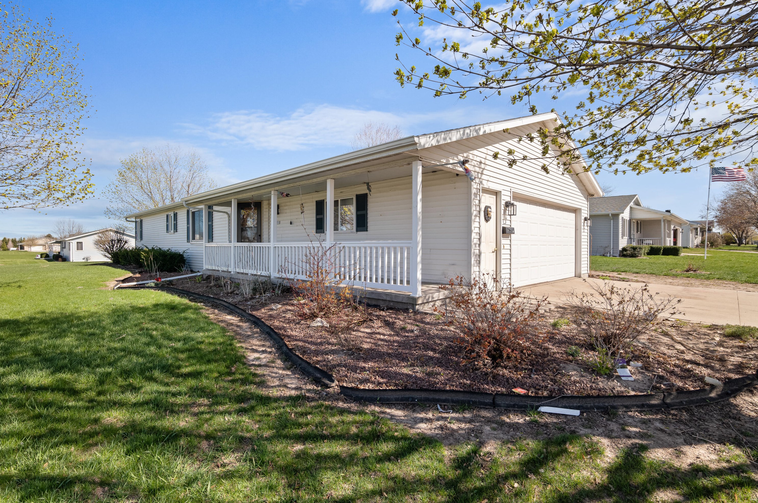 2211 Dewey St, Manitowoc, WI 54220