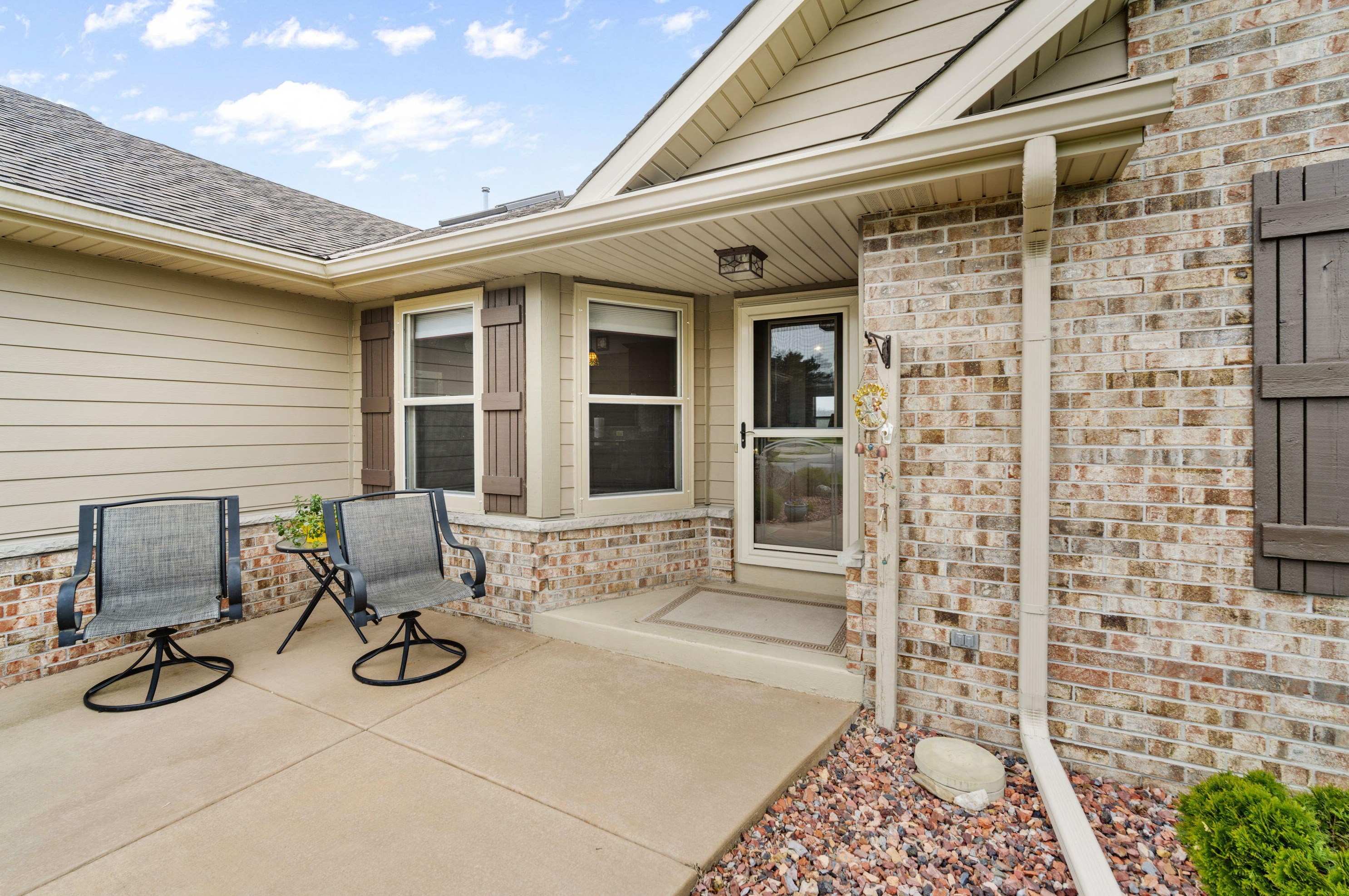 2443 Dove Ct, Cedarburg, WI 53012
