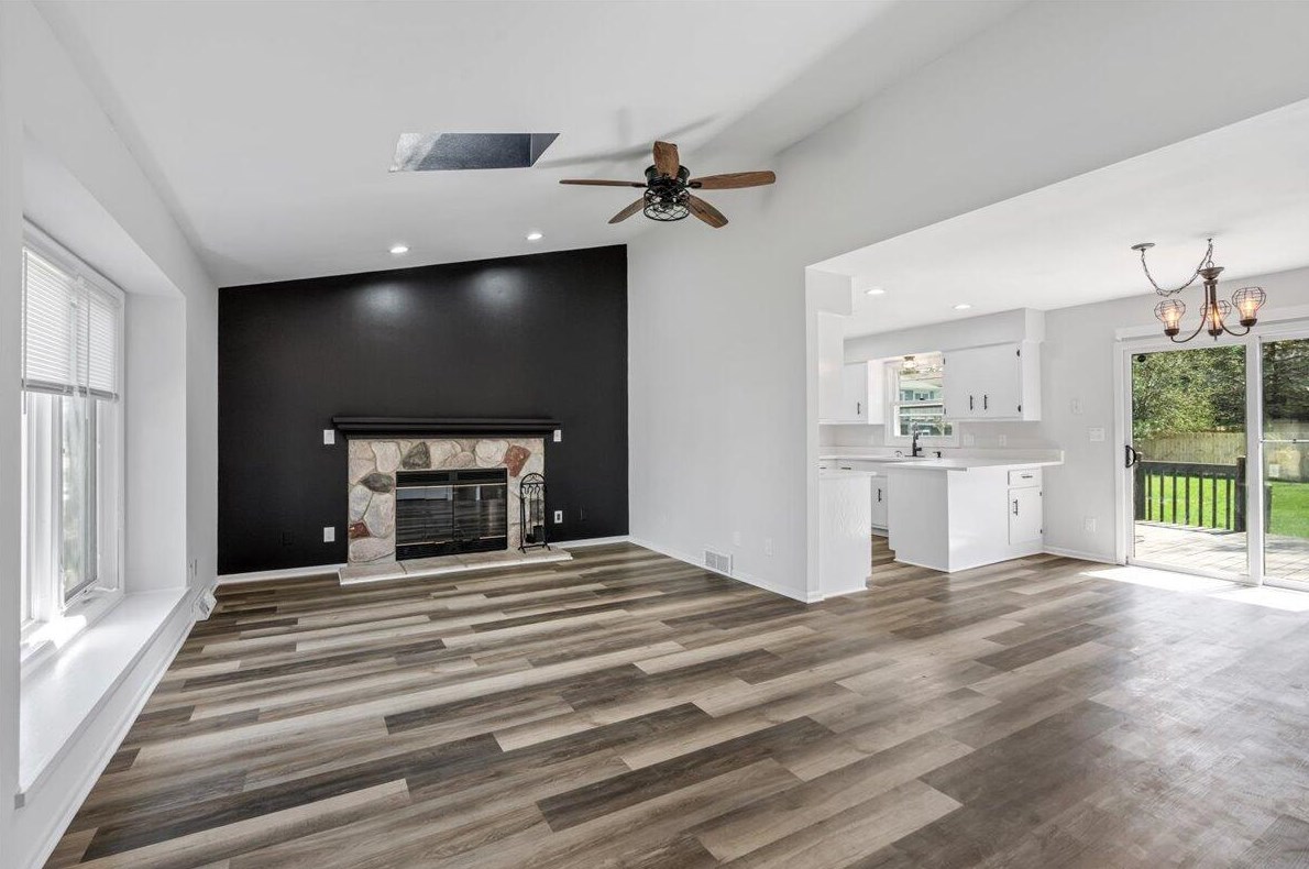 2715 Silvernail Rd, Pewaukee, WI 53072-5409