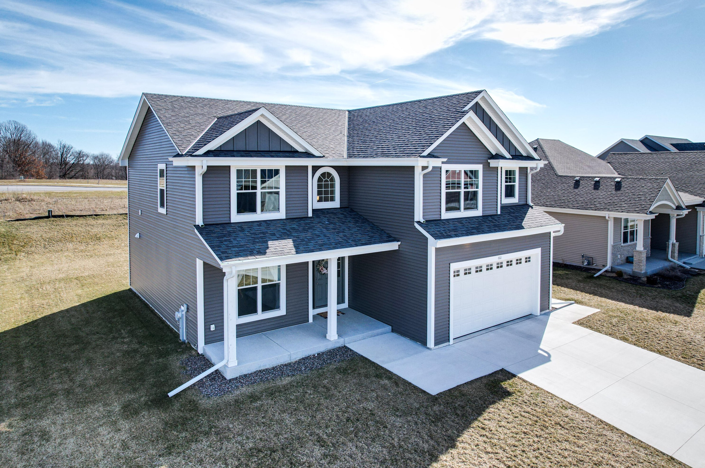 541 Edgewater Dr, West Bend, WI 53095-4398