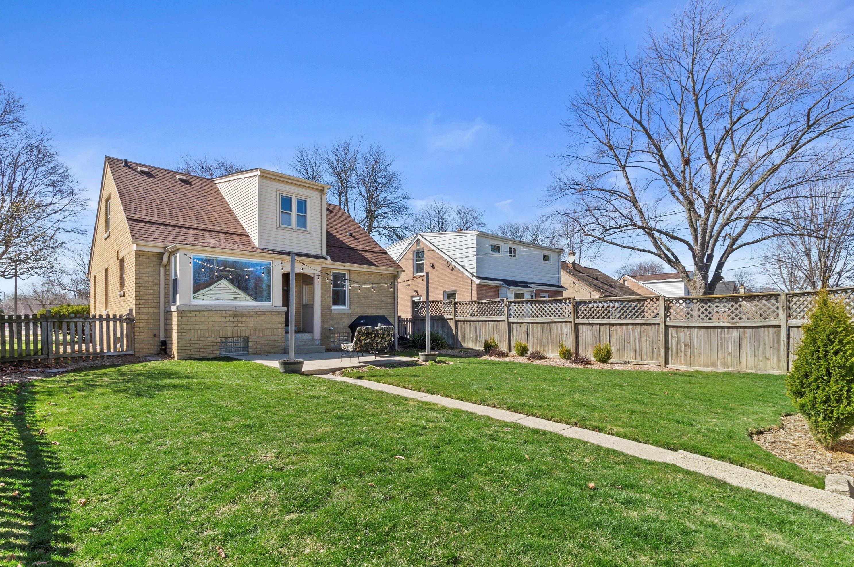 2936 80th St, Milwaukee WI  53219-2703 exterior