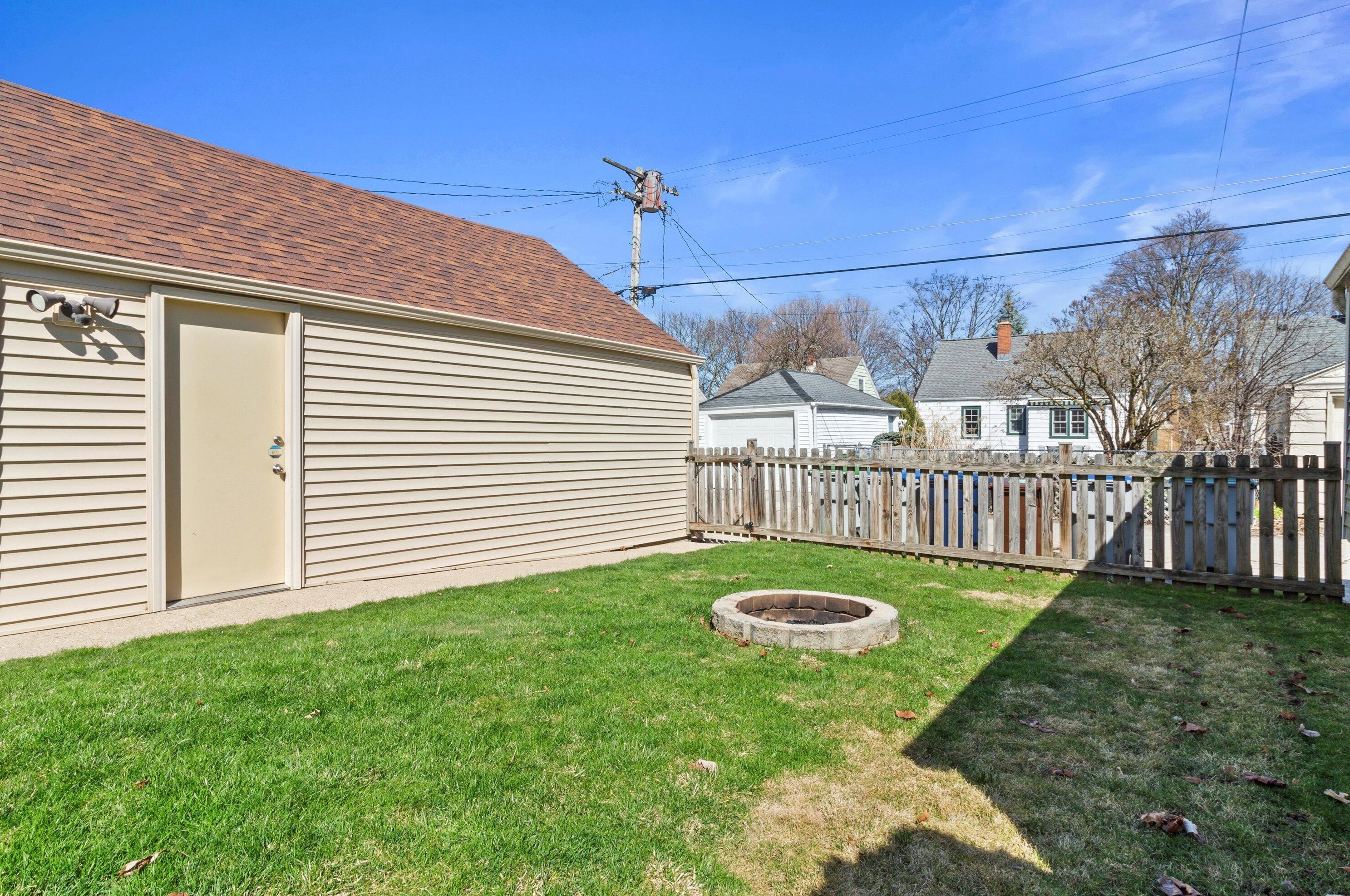 2936 80th St, Milwaukee WI  53219-2703 exterior