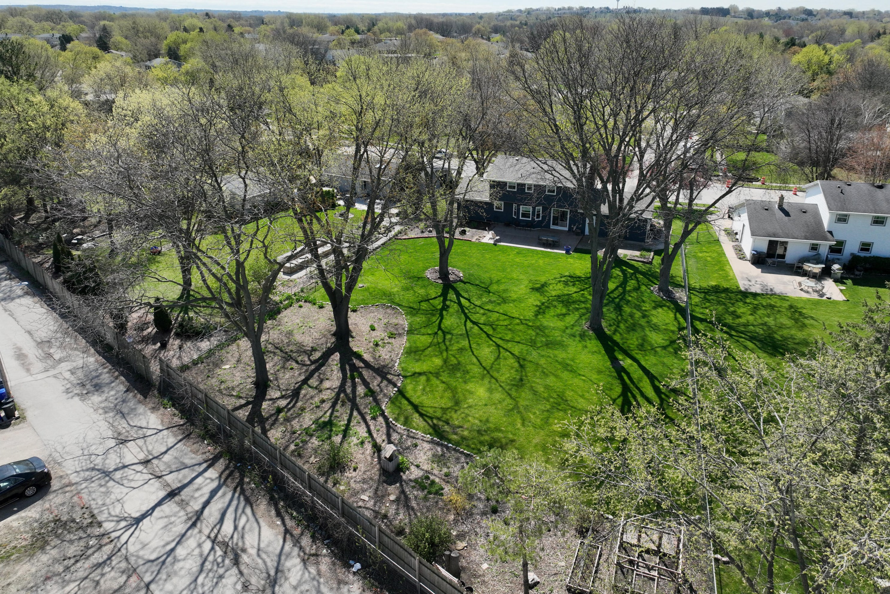1266 Fox Point Dr, Waukesha, WI 53189-7167