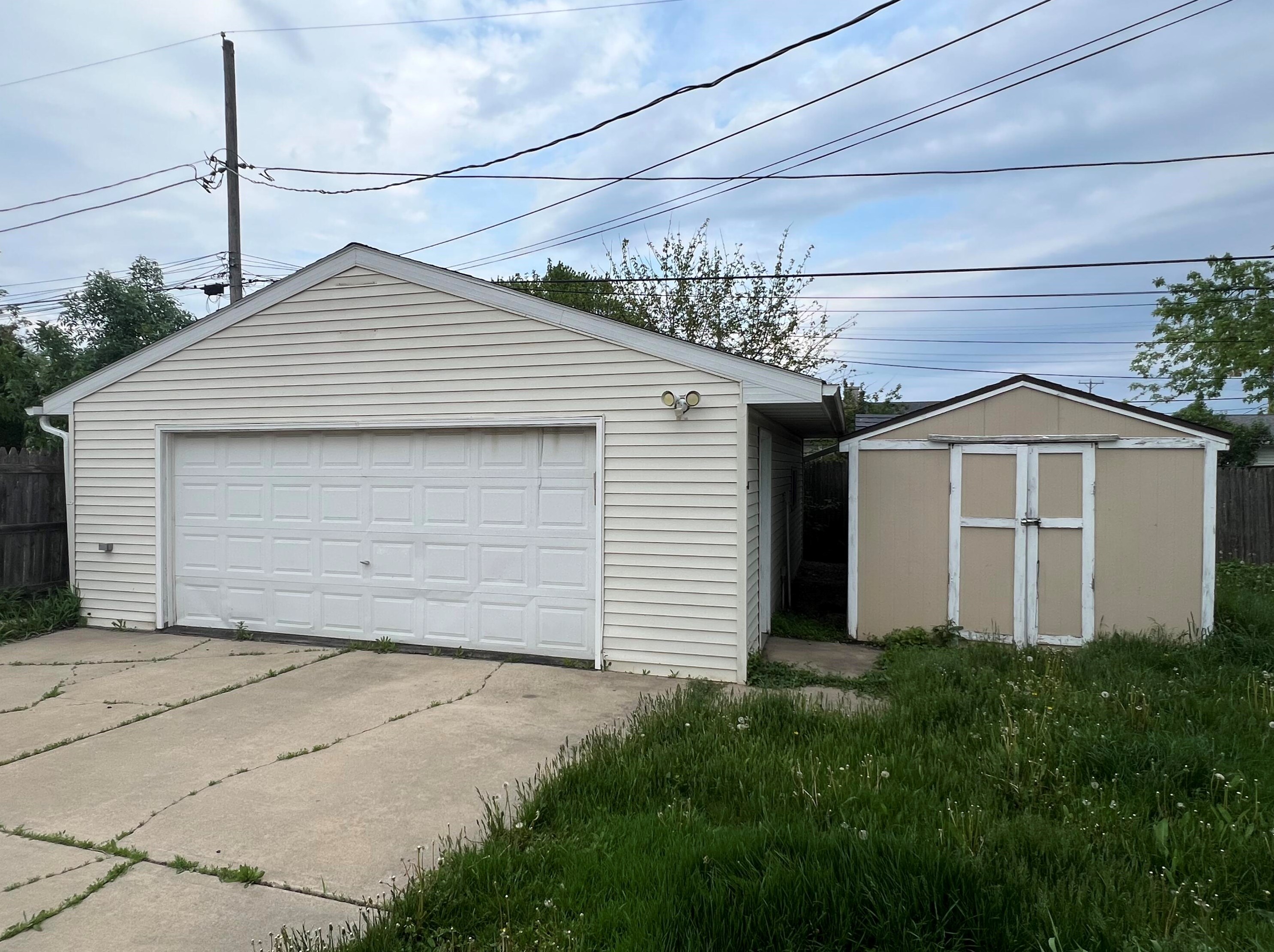 5035 39 Ave, Kenosha WI 53144-2635 exterior