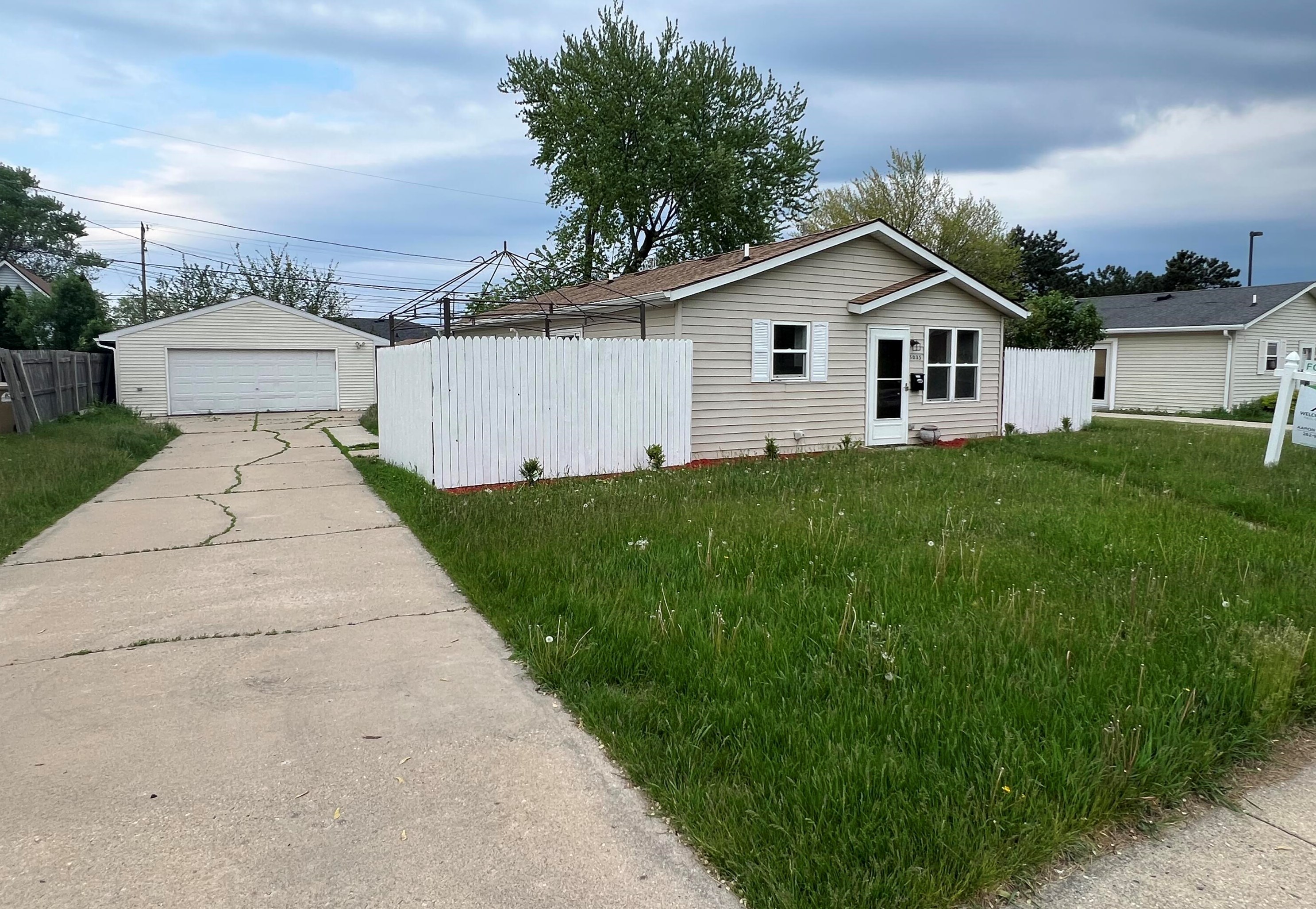 5035 39 Ave, Kenosha WI 53144-2635 exterior