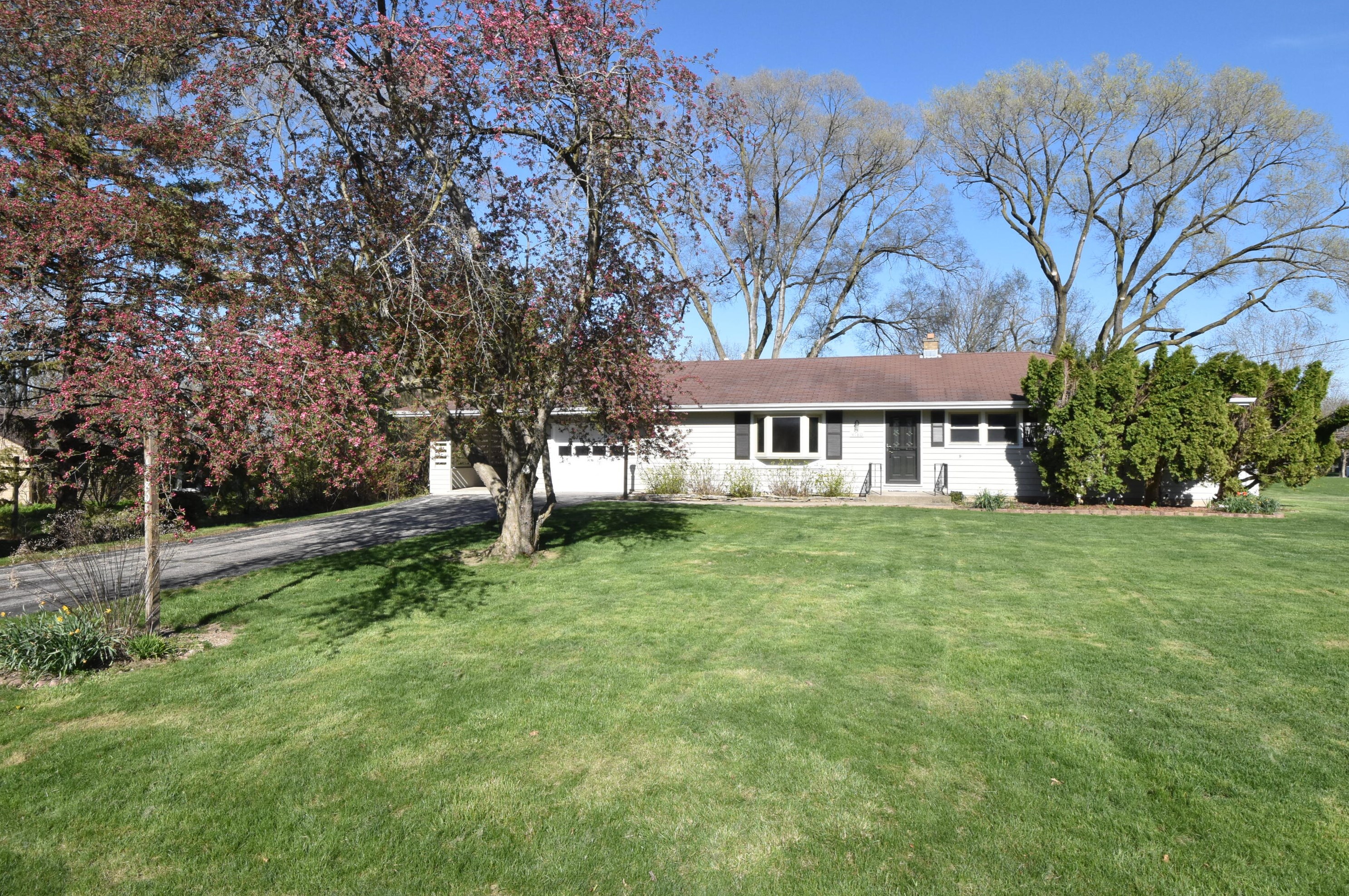 4180 N 135th St, Brookfield, WI 53005
