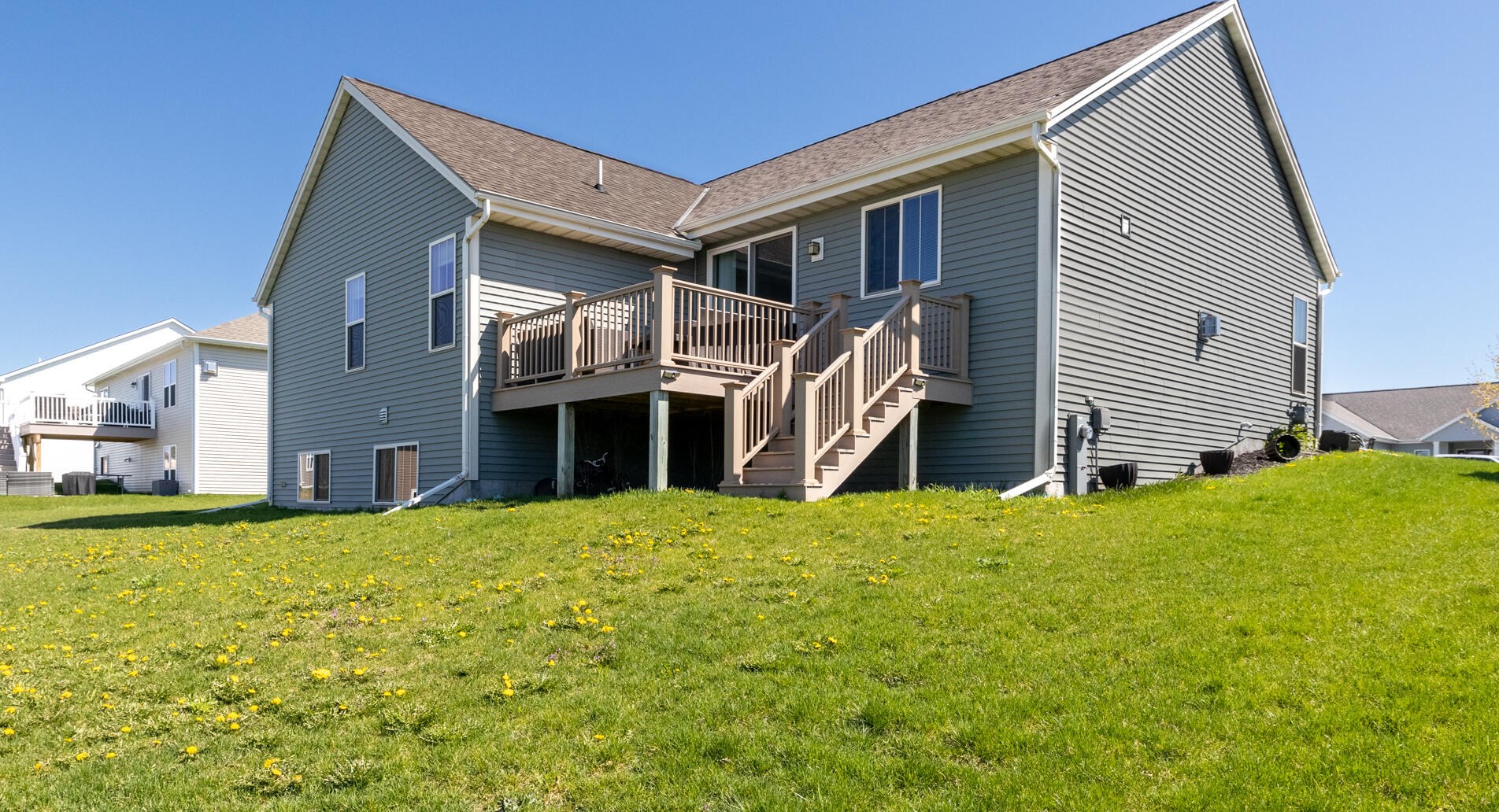 615 Mary Way, Slinger, WI 53086
