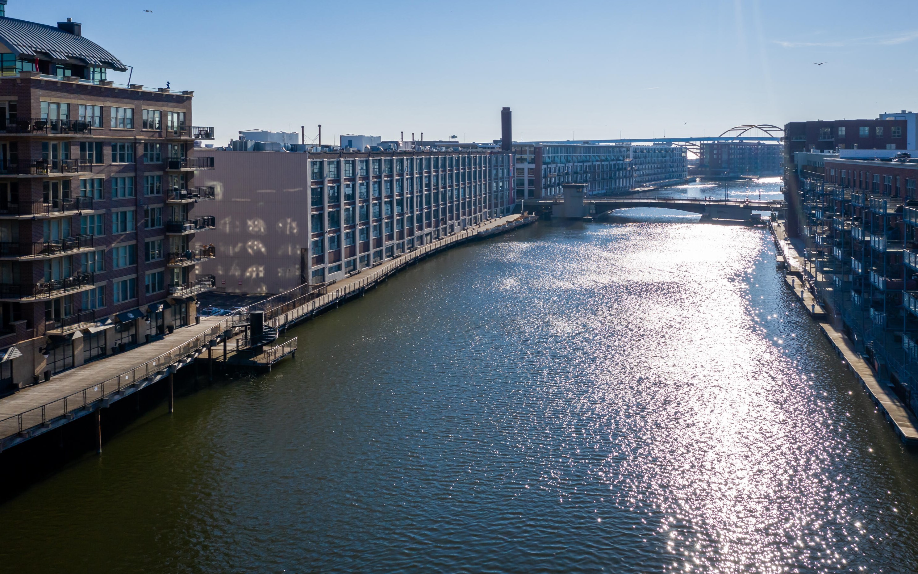 102 Water St, Milwaukee WI 53202-6054 exterior