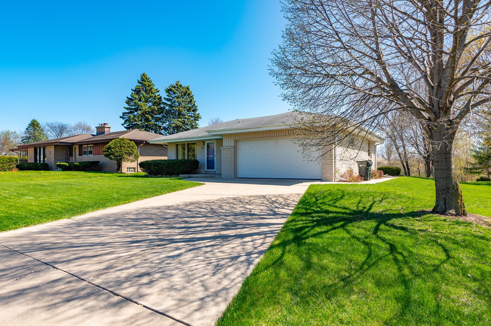 205 Parkway Dr, South Milwaukee, WI 53172