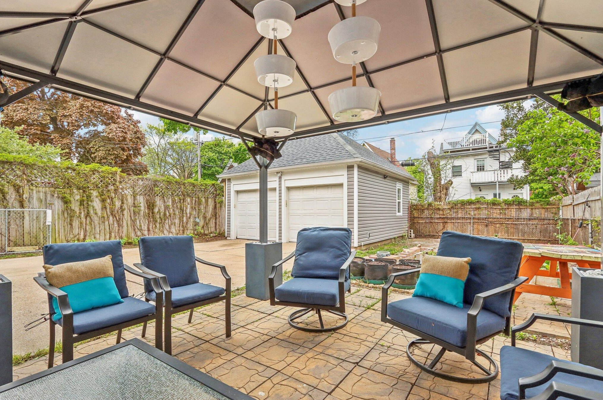 3319 Hackett Ave, Milwaukee WI  53211-2944 exterior