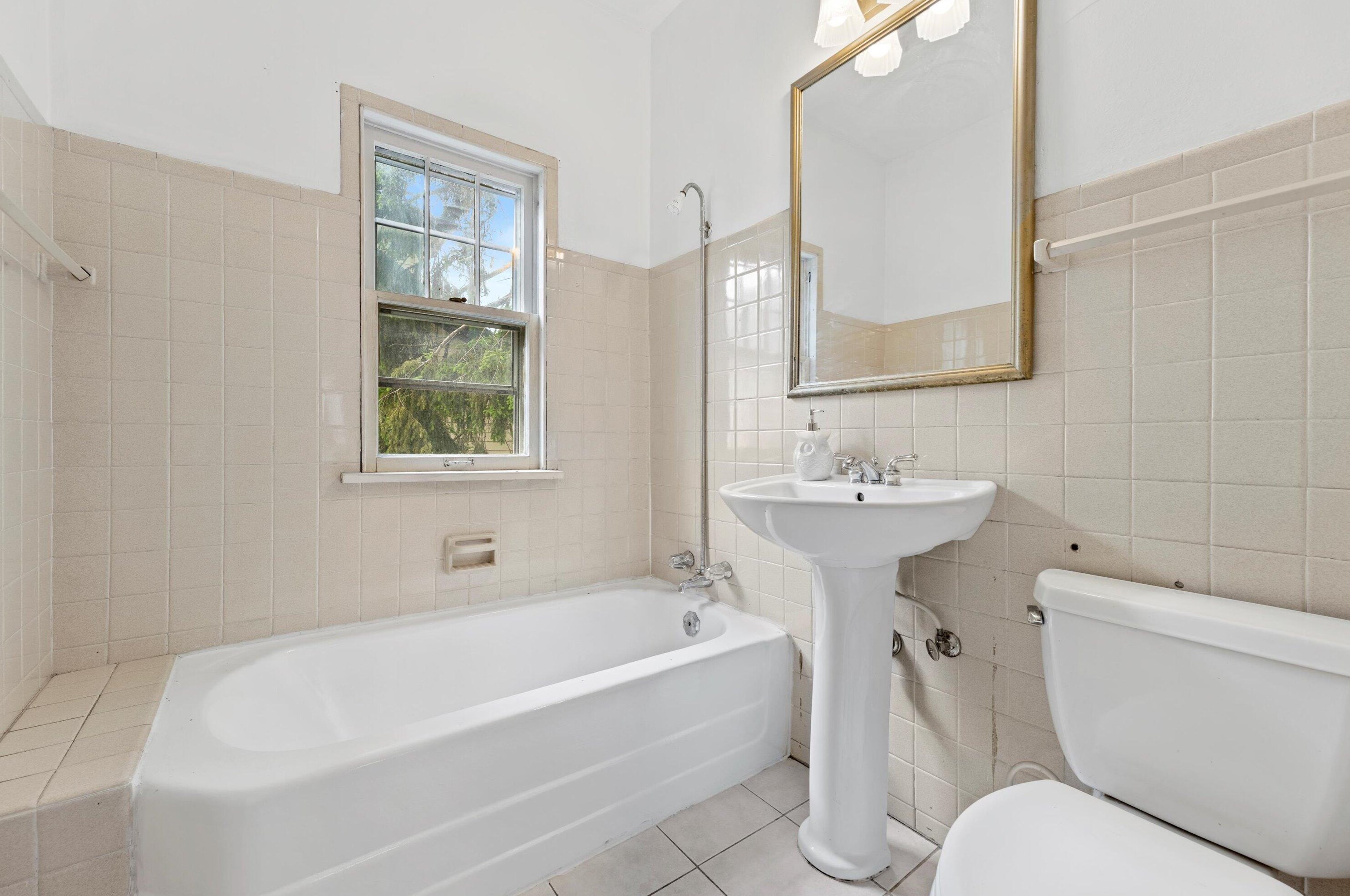 3837 Cramer St, Milwaukee WI 53211-2508 exterior