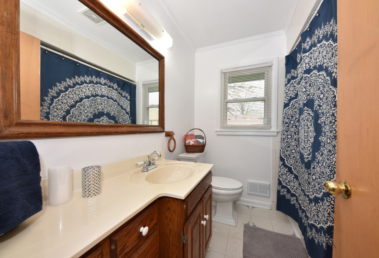 4990 Donna Dr, Milwaukee WI  53223-3134 exterior