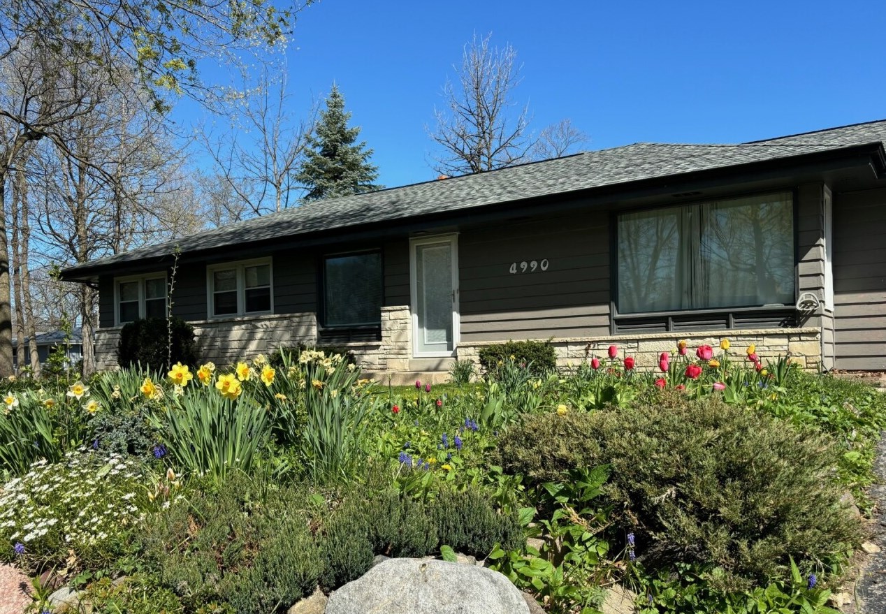 4990 Donna Dr, Milwaukee WI  53223-3134 exterior