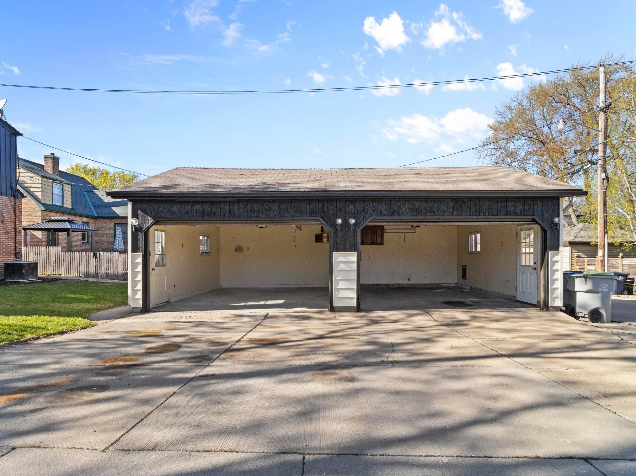 2876 46th St, Milwaukee WI  53219-3416 exterior