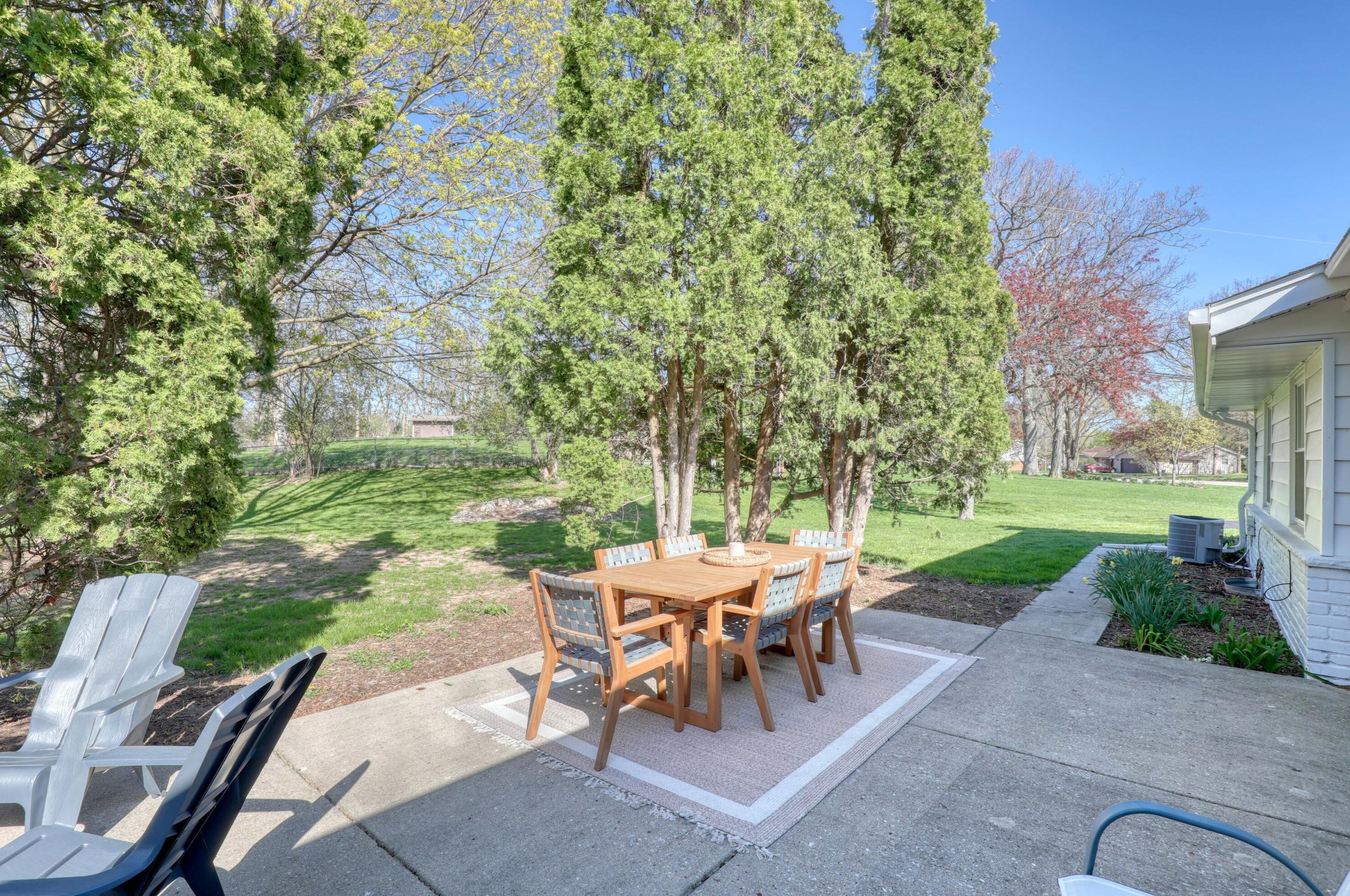 18200 Redvere Dr, Brookfield WI  53045-1101 exterior