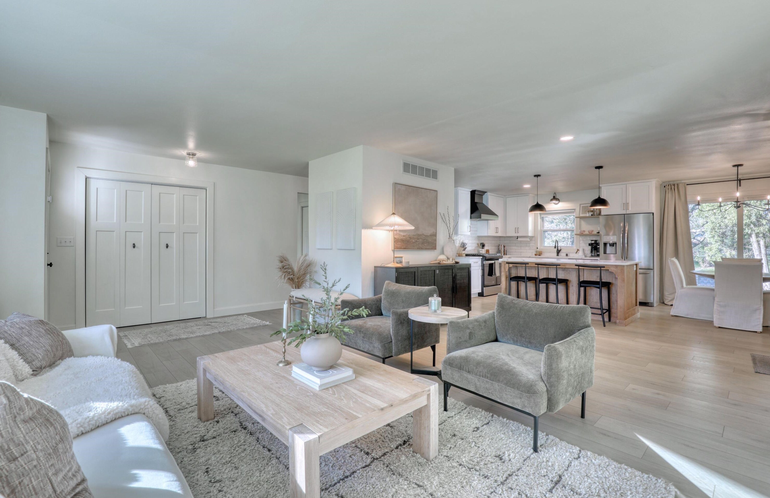 18200 Redvere Dr, Brookfield WI  53045-1101 exterior