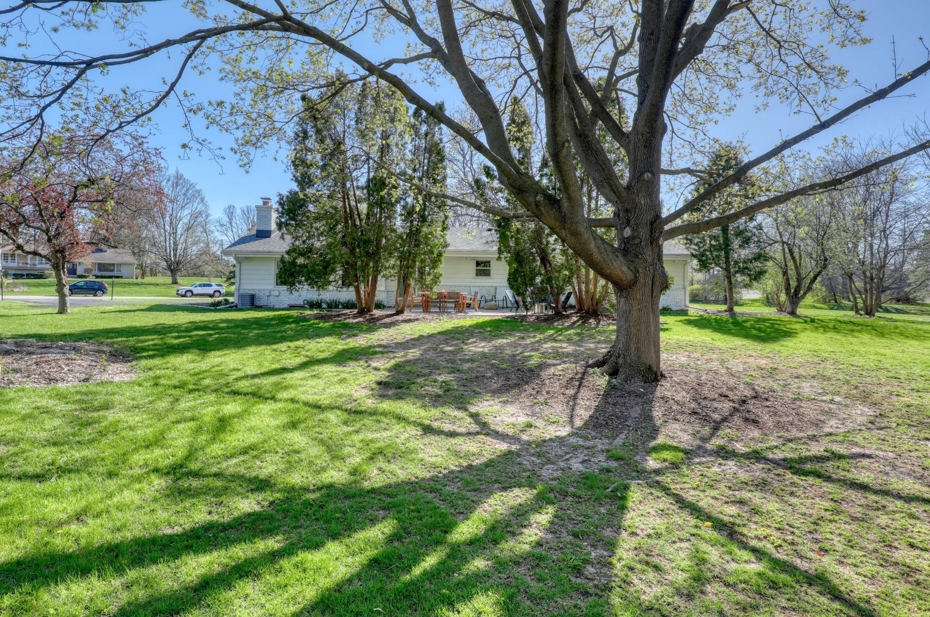 18200 Redvere Dr, Brookfield WI  53045-1101 exterior