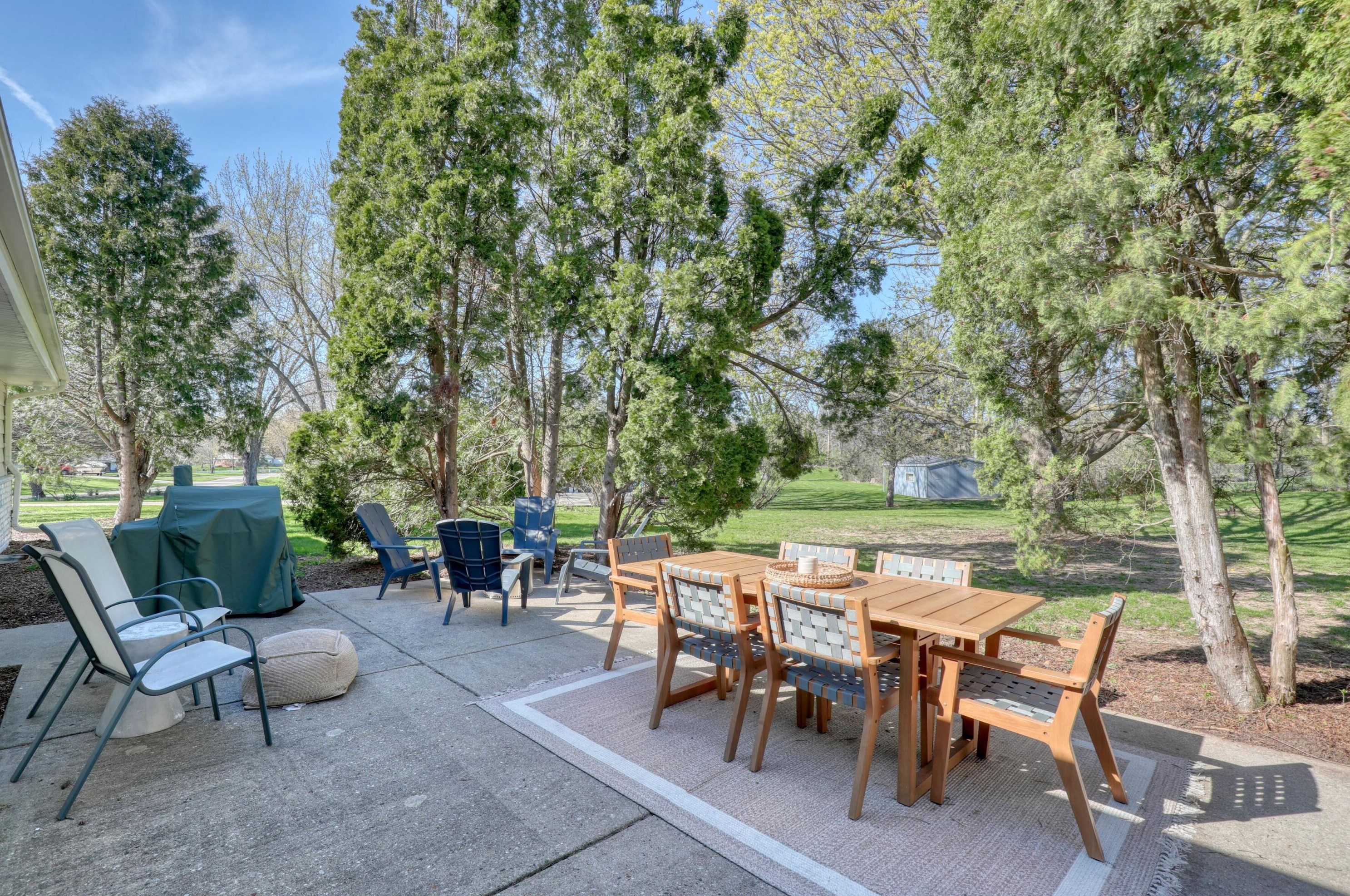 18200 Redvere Dr, Brookfield WI  53045-1101 exterior